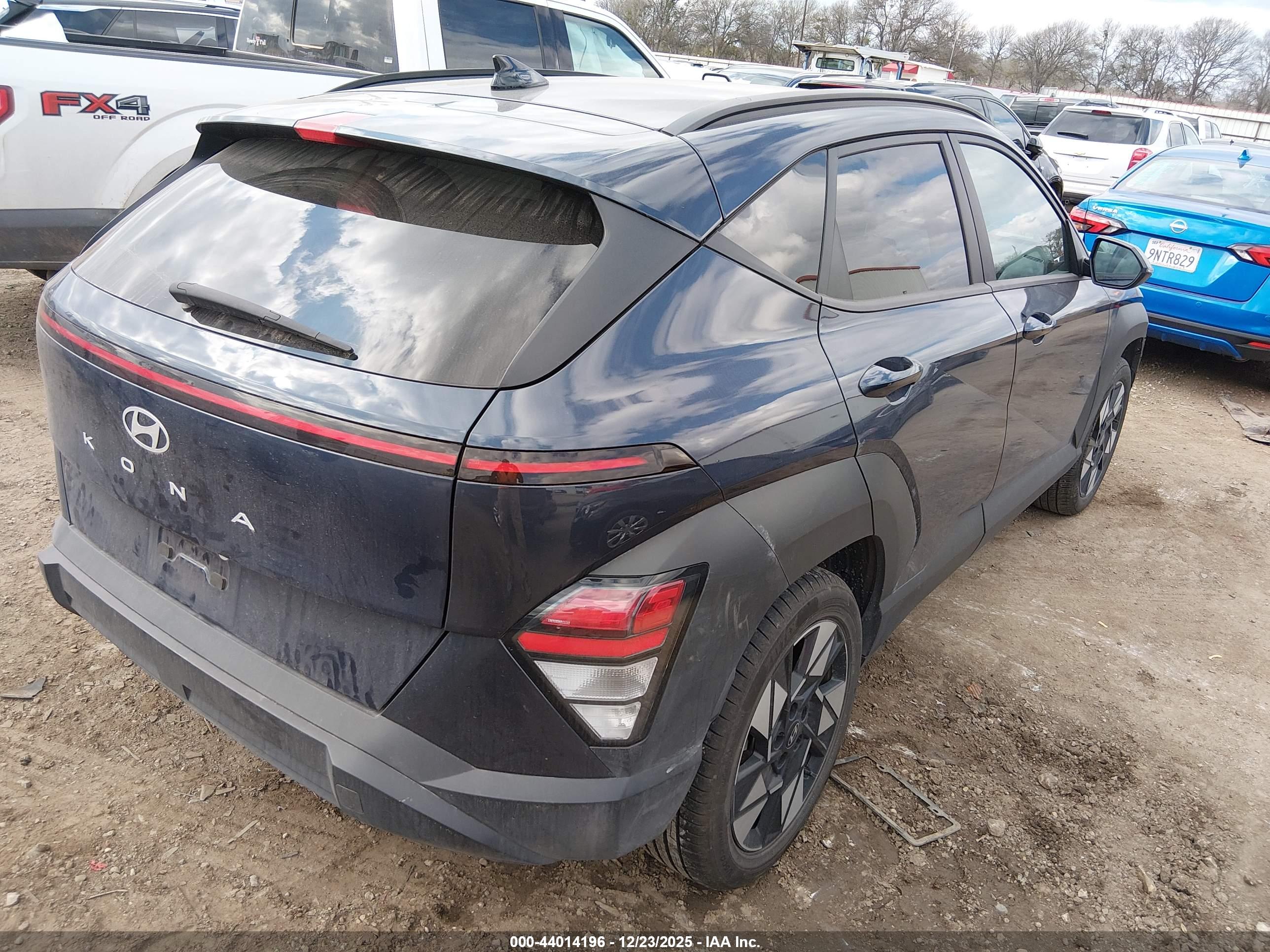 HYUNDAI KONA image 4