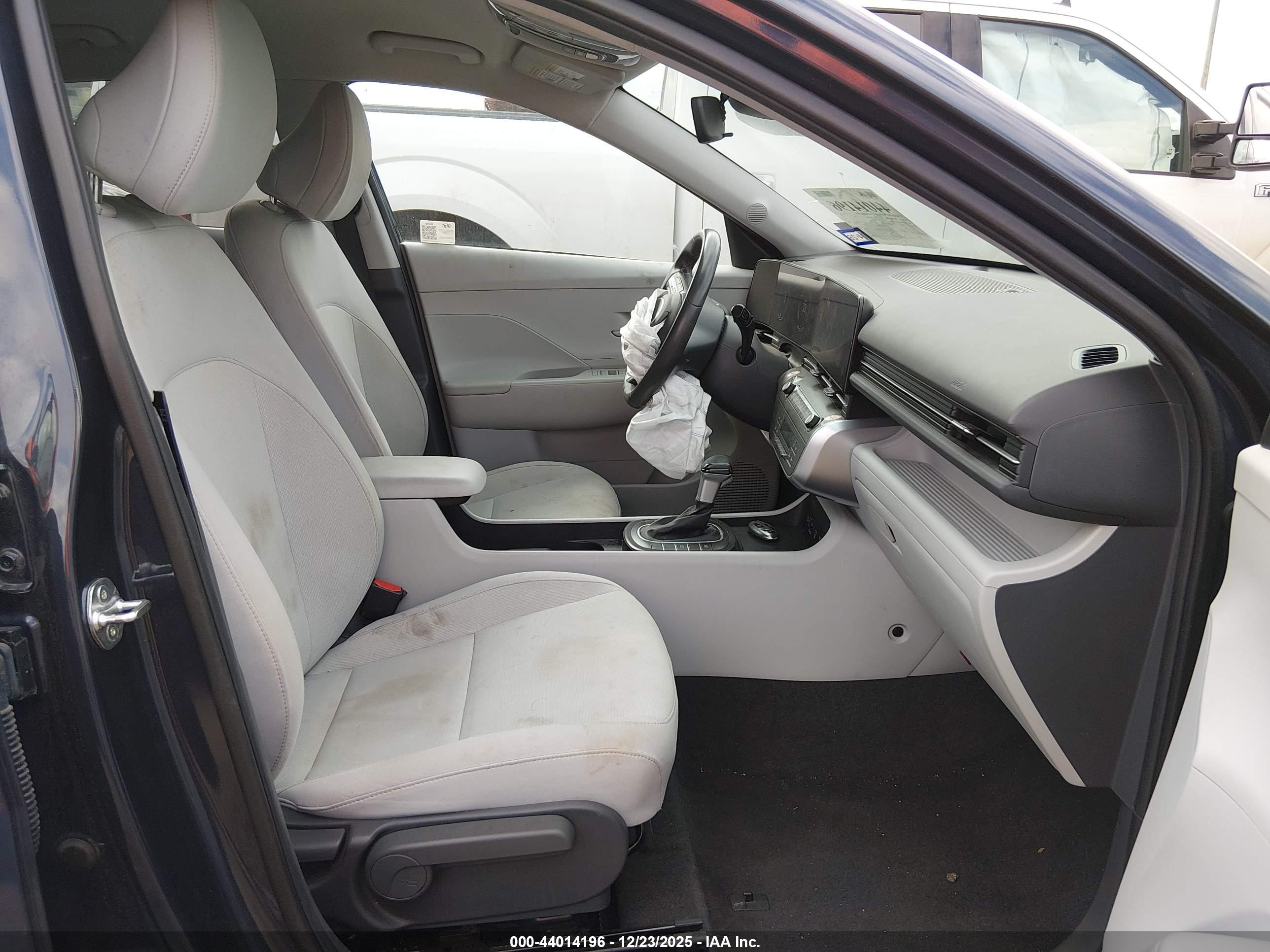 HYUNDAI KONA image 5