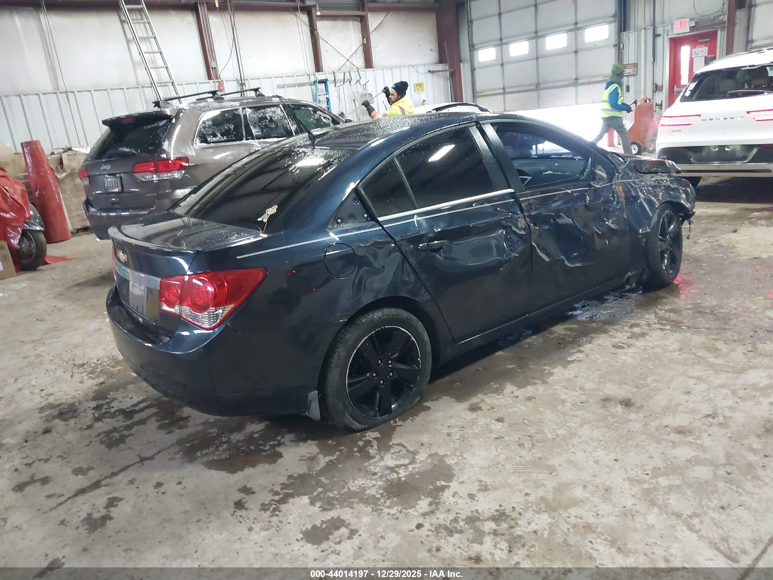 CHEVROLET CRUZE image 4