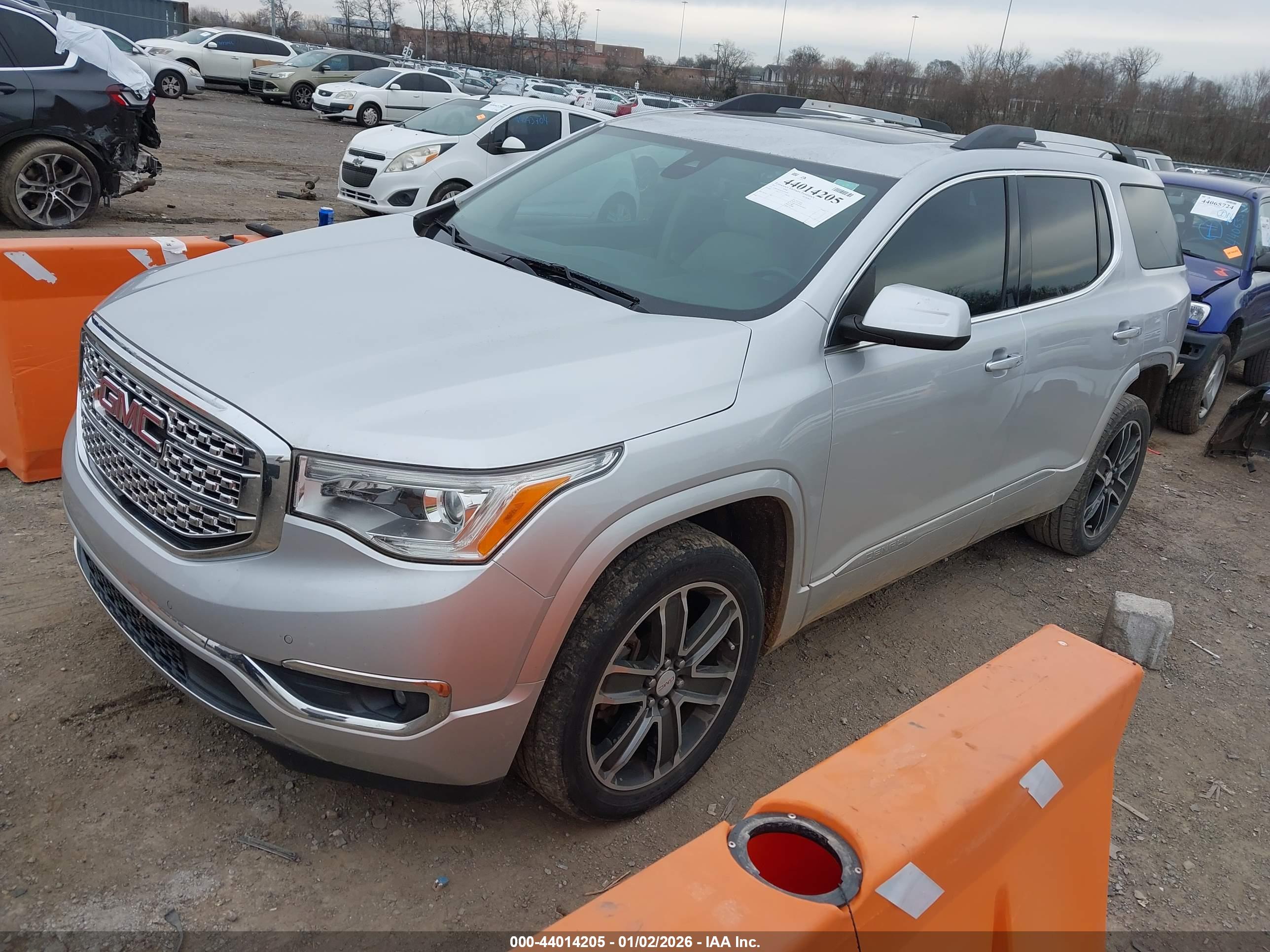 GMC ACADIA image 2