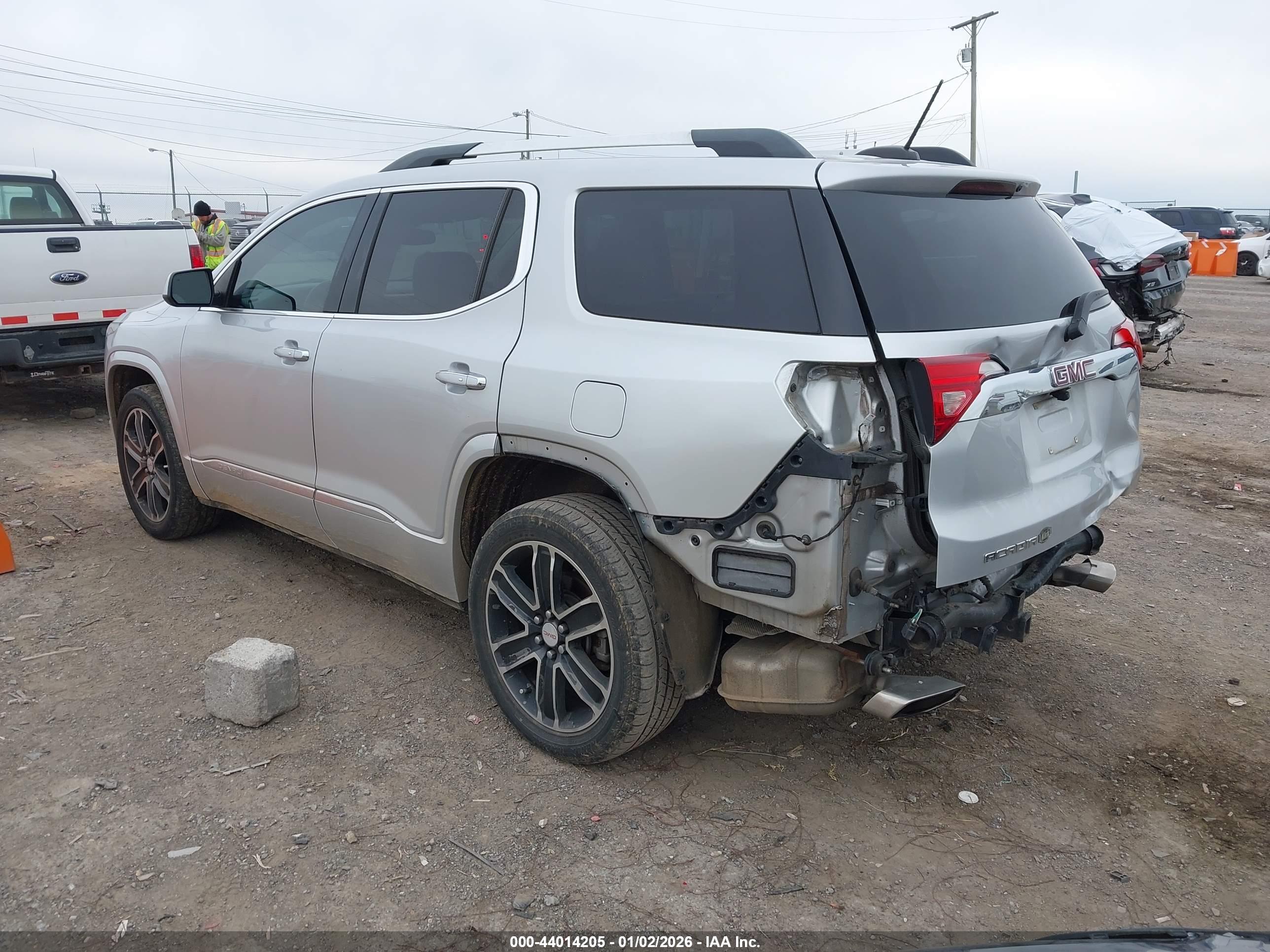 GMC ACADIA image 3