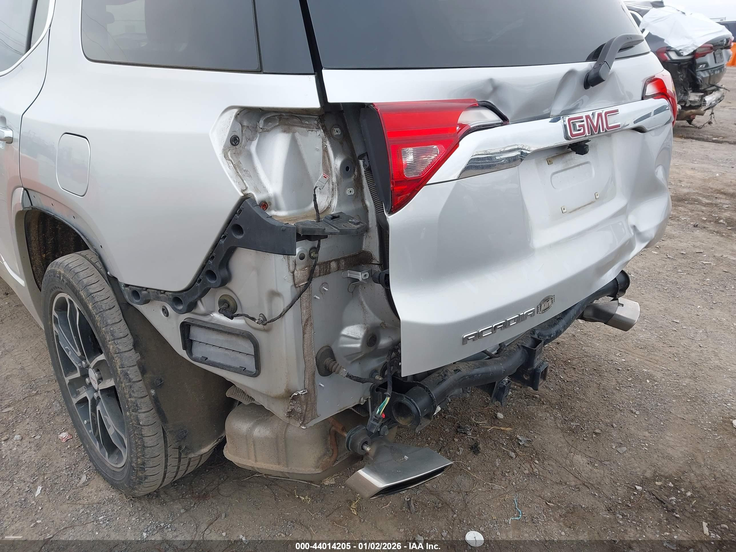 GMC ACADIA image 6