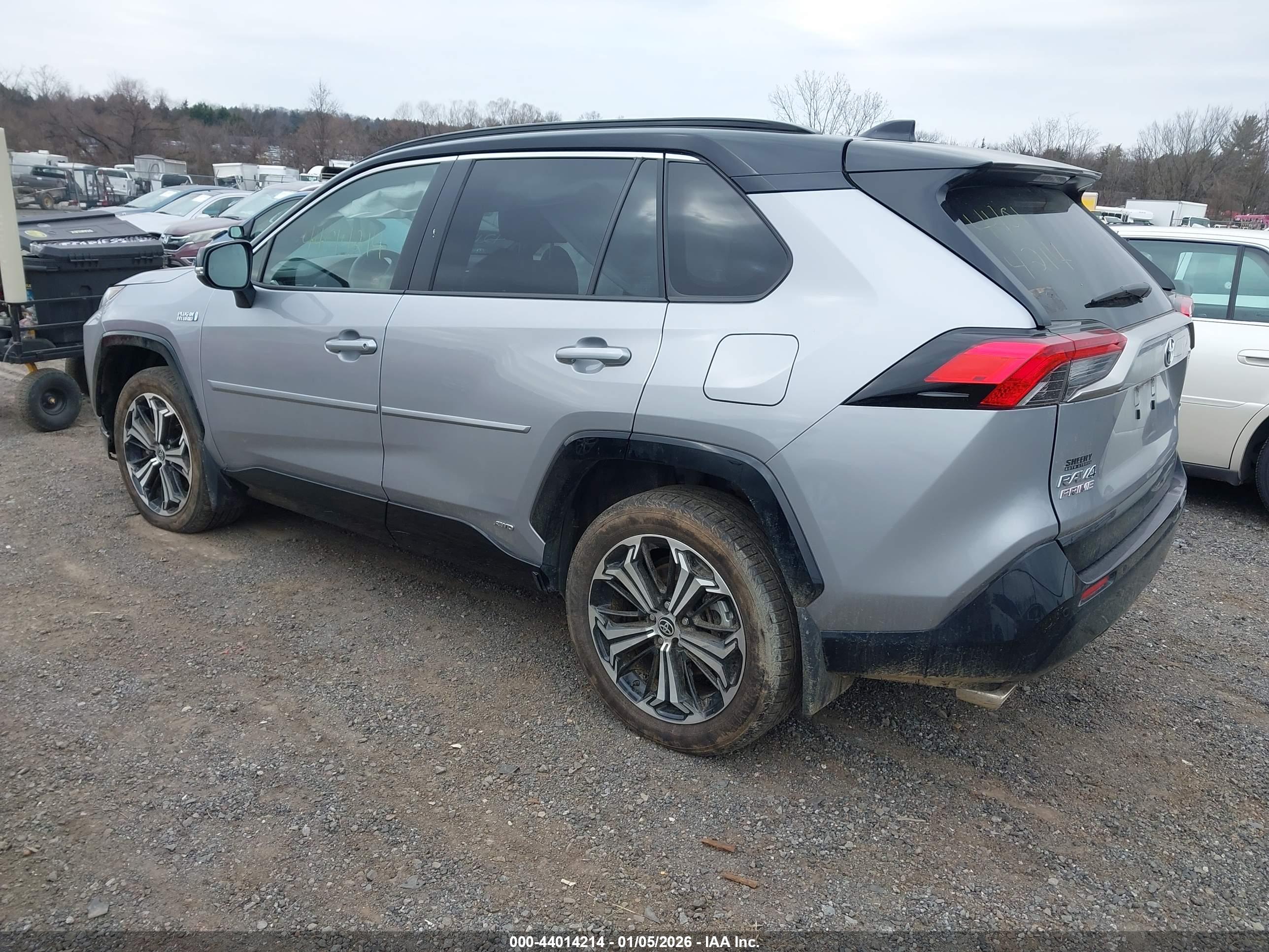 TOYOTA RAV4 image 3
