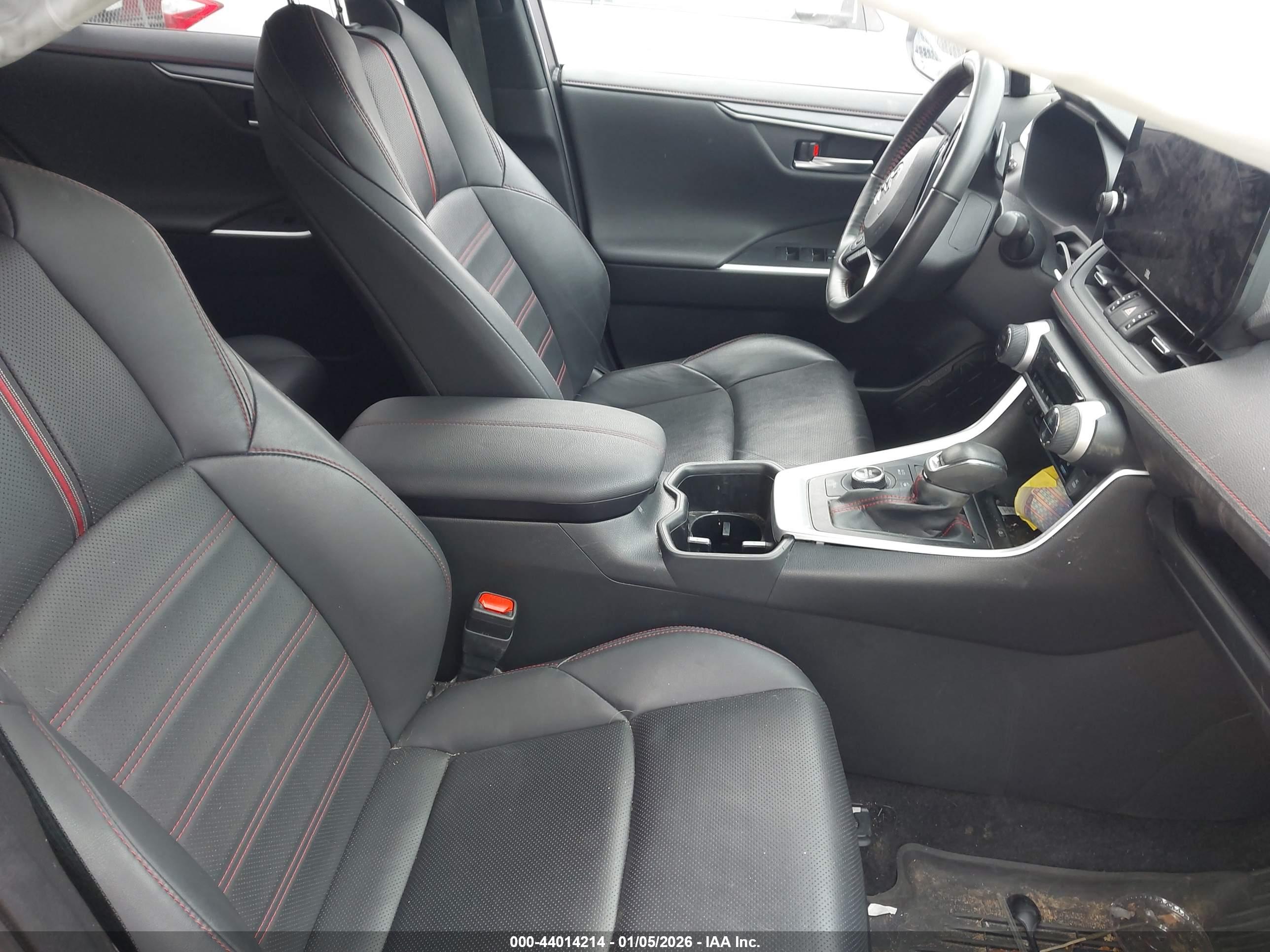 TOYOTA RAV4 image 5