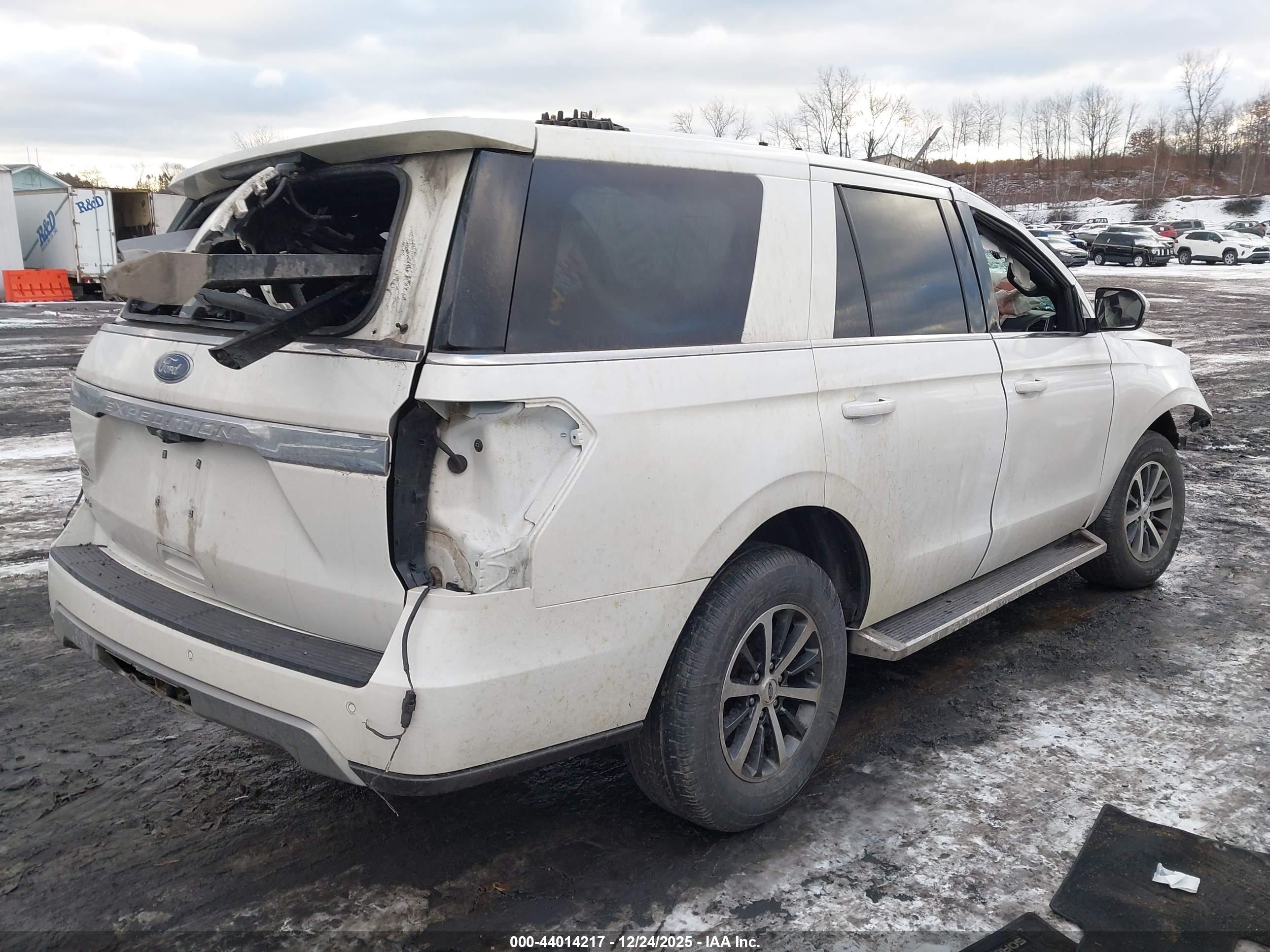 FORD EXPEDITION image 4