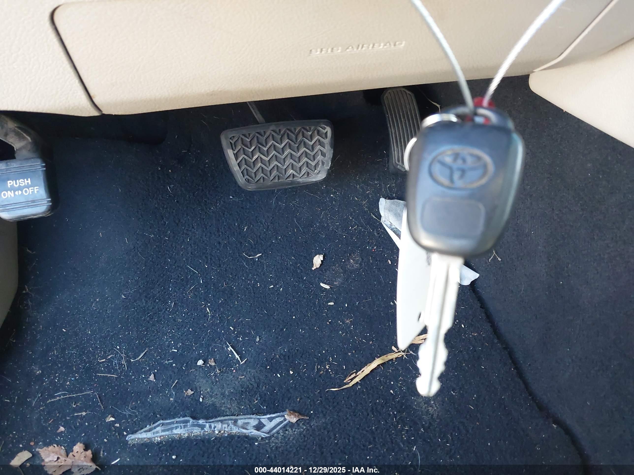 TOYOTA CAMRY image 11