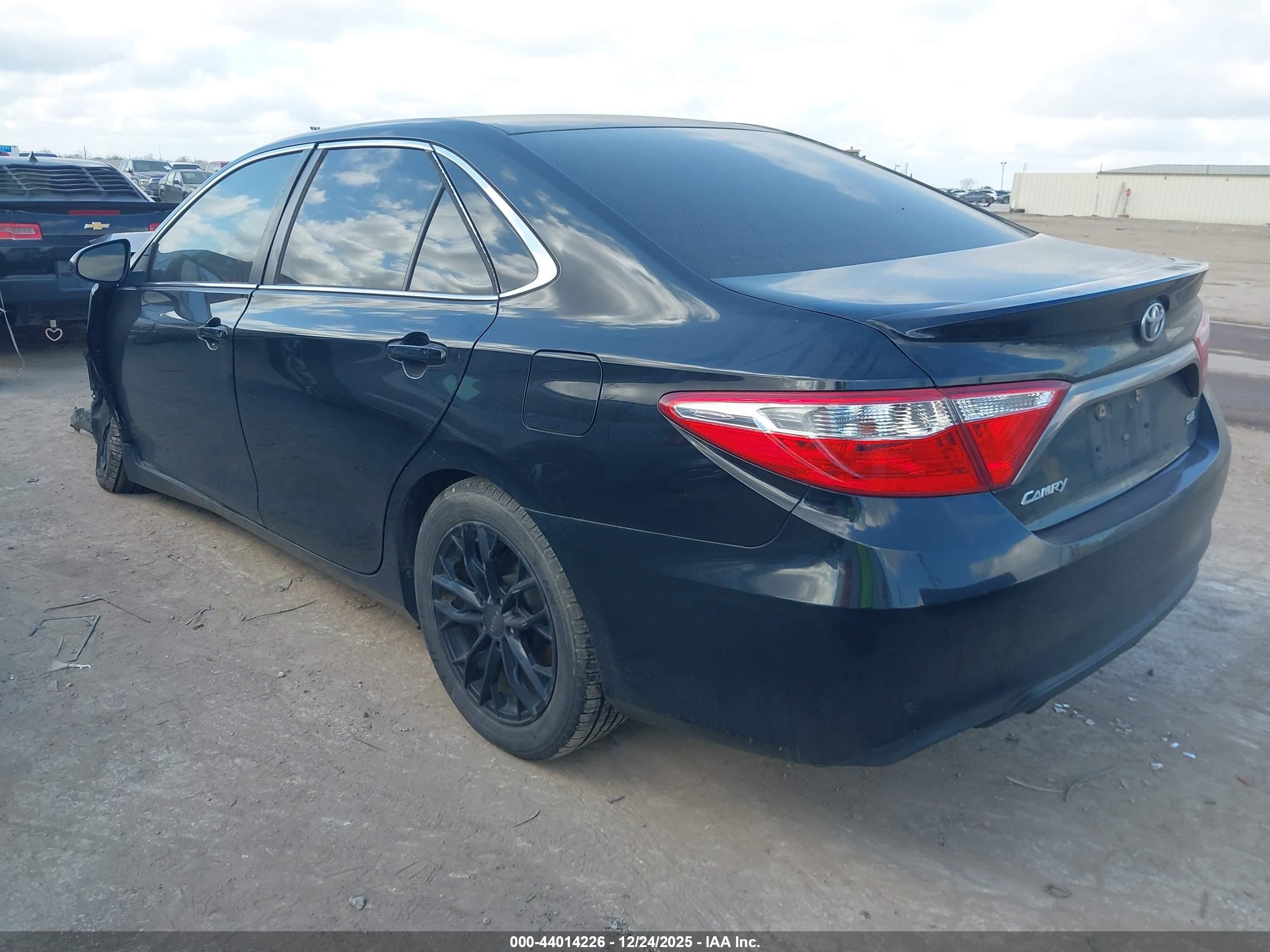 TOYOTA CAMRY image 3