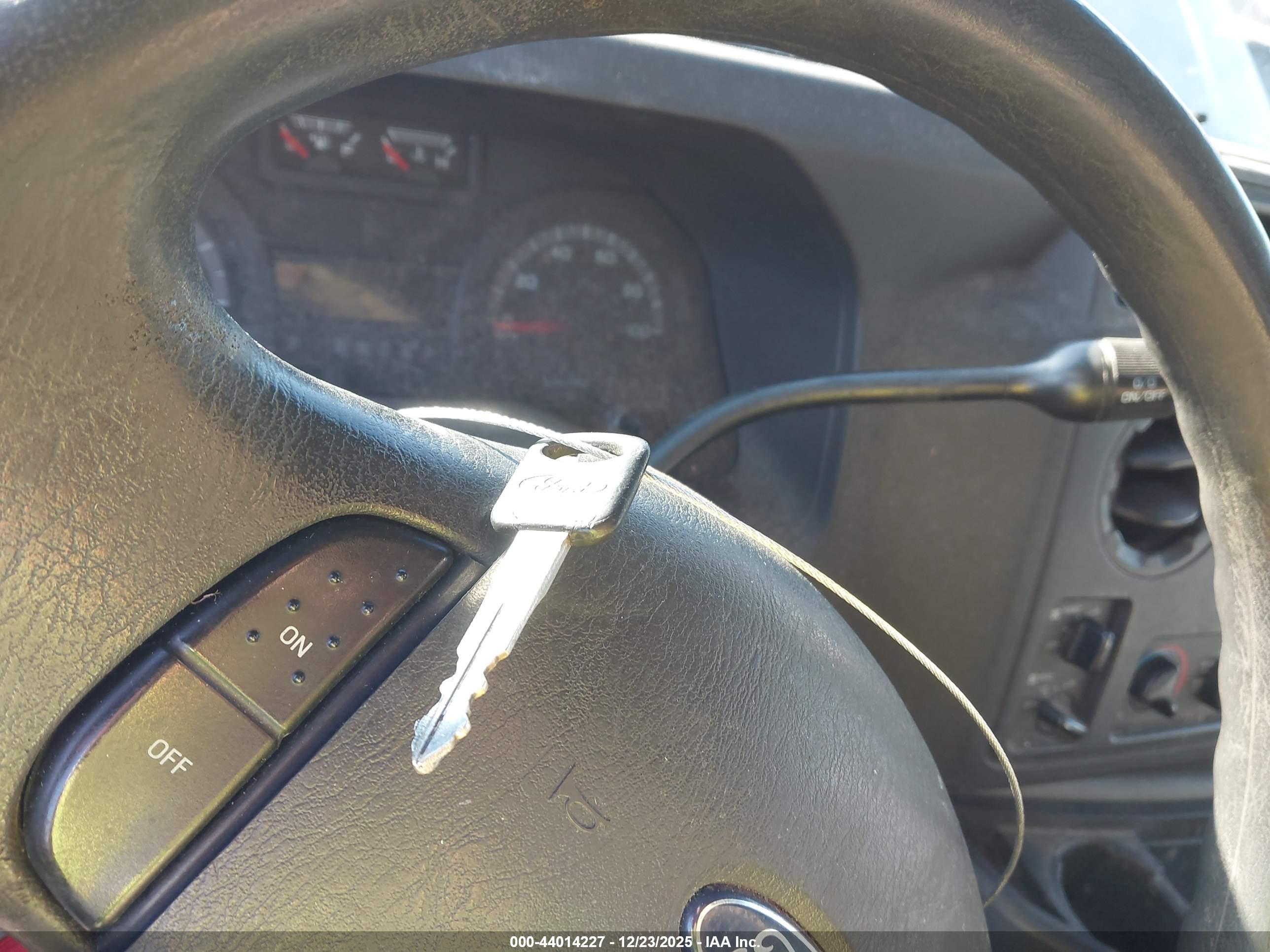 FORD E-350 image 11