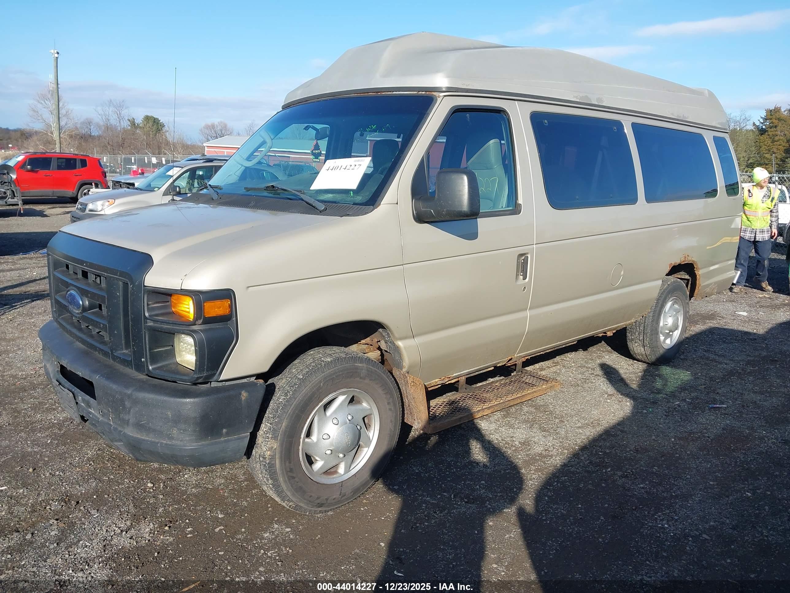 FORD E-350 image 2