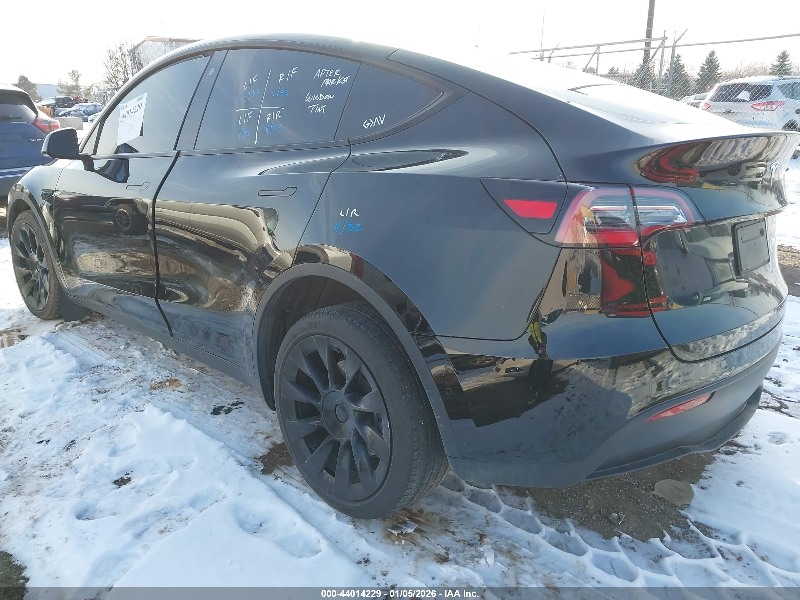 TESLA MODEL image 3