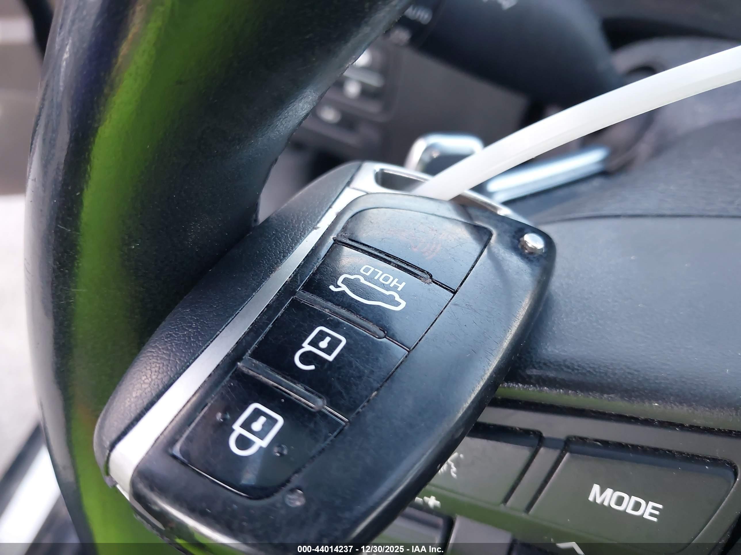 HYUNDAI GENESIS image 11