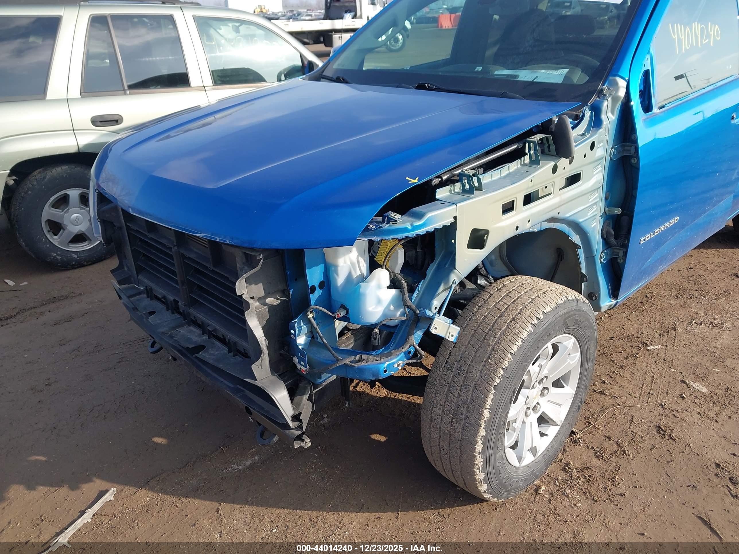 CHEVROLET COLORADO image 6