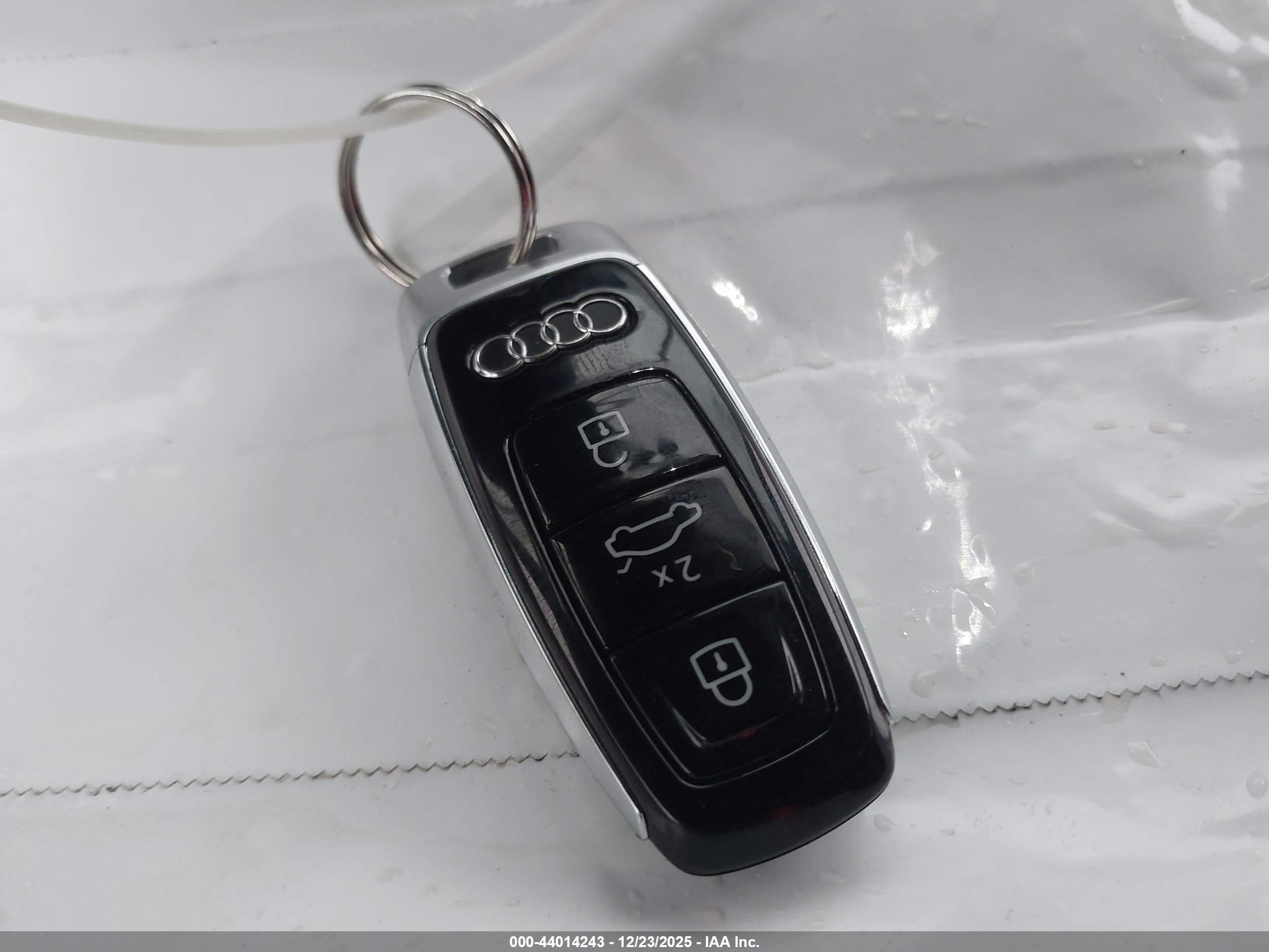 AUDI Q8 image 11