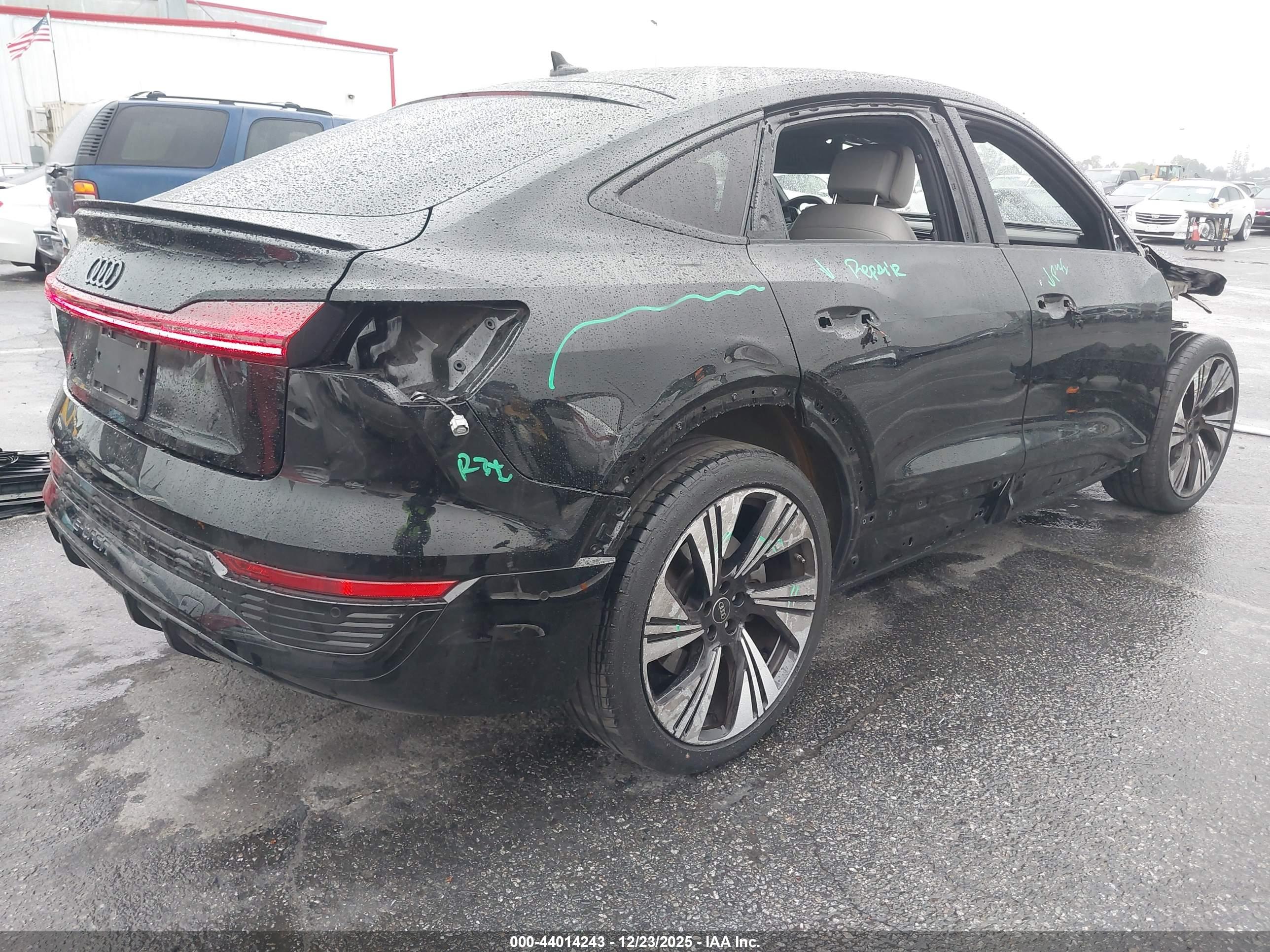 AUDI Q8 image 4