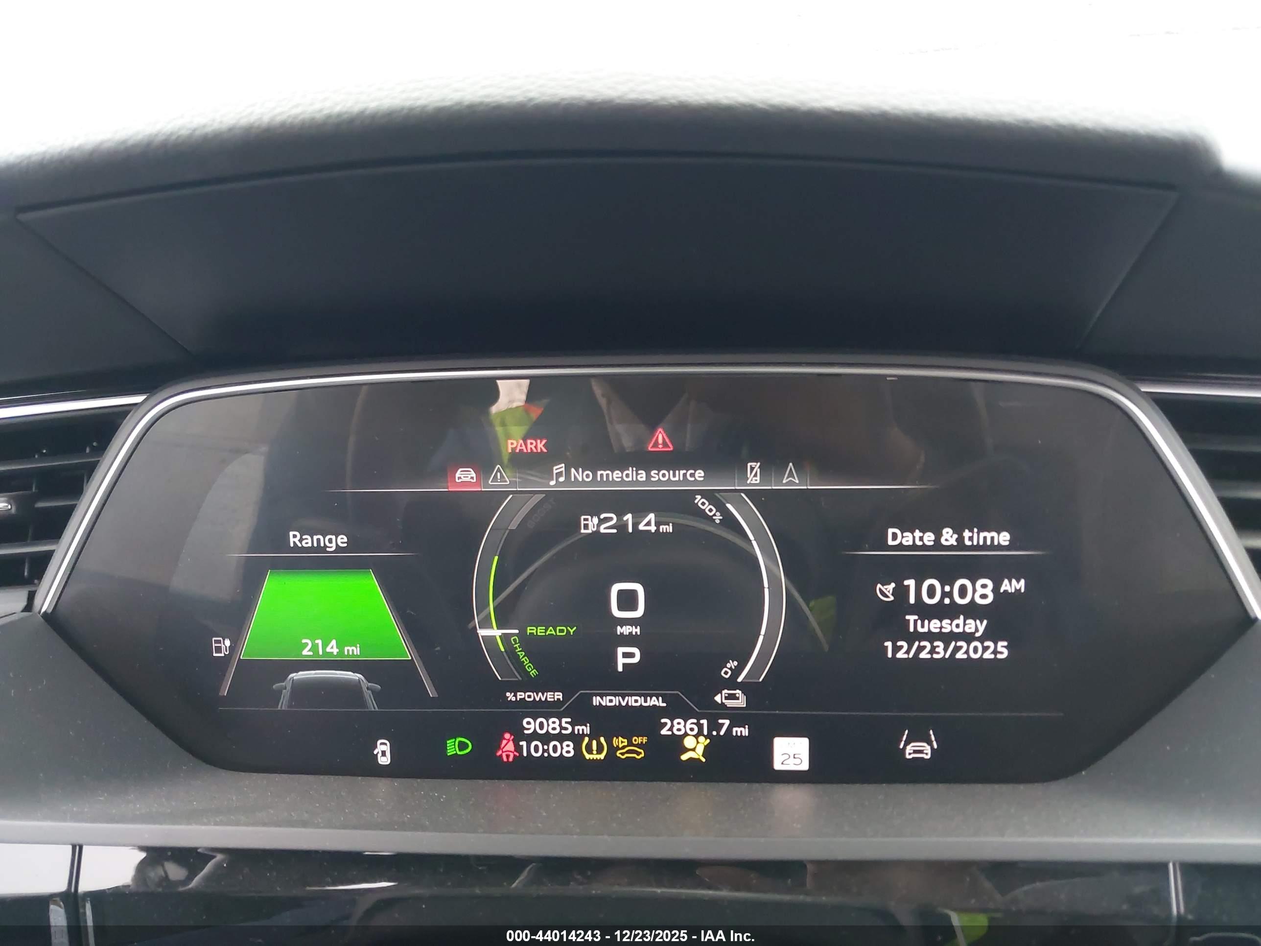 AUDI Q8 image 7