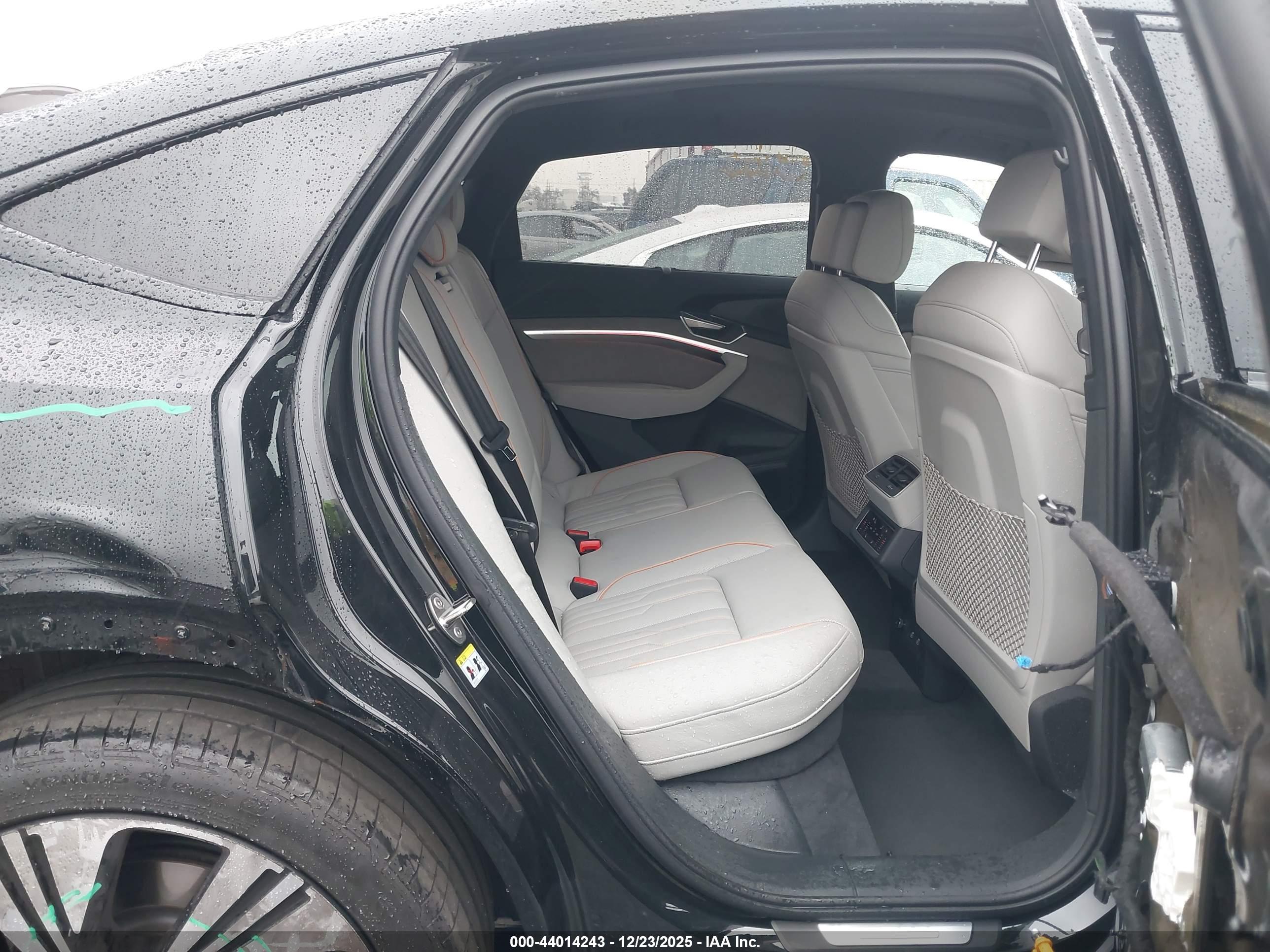 AUDI Q8 image 8