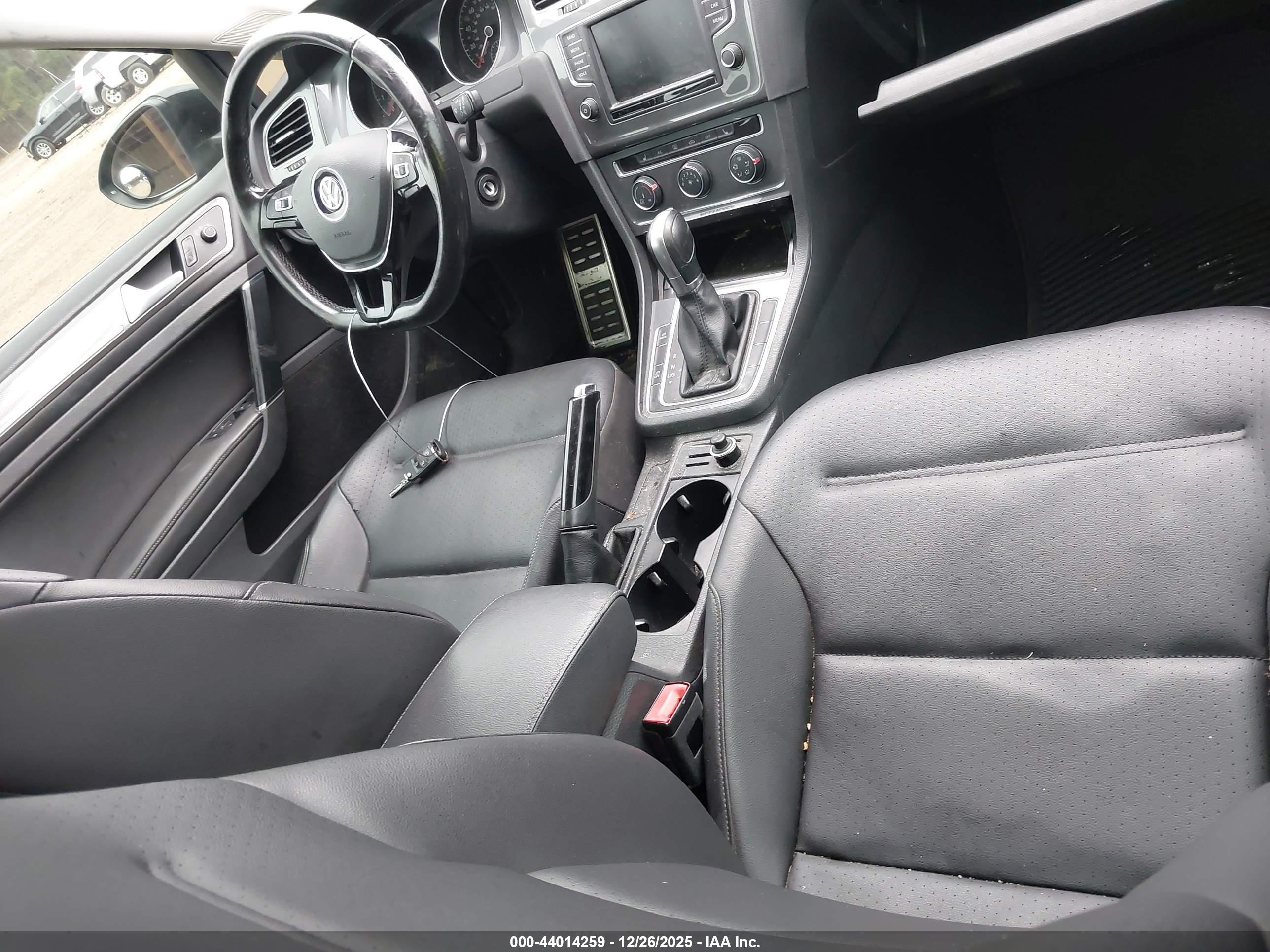 VOLKSWAGEN GOLF image 5