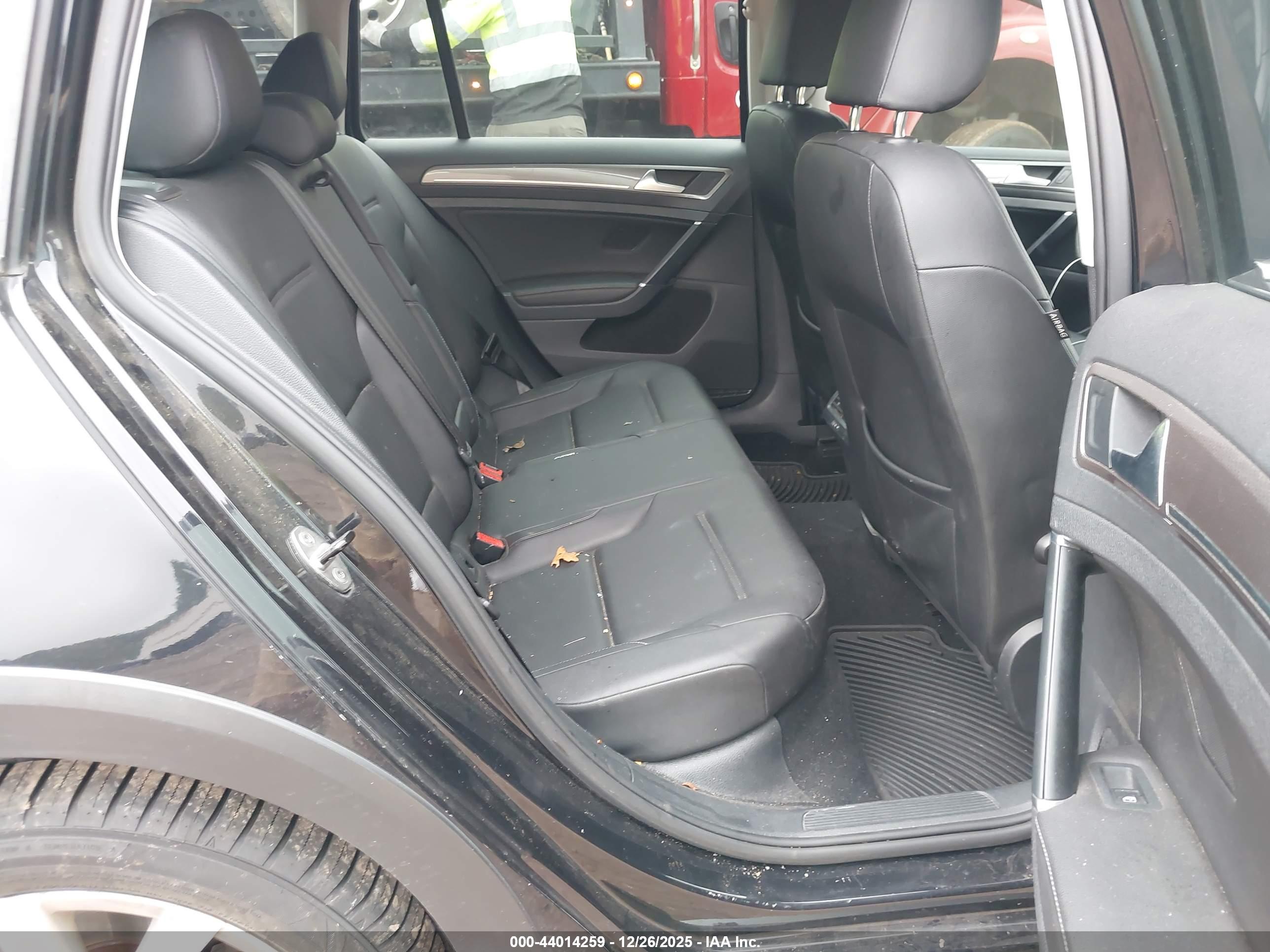 VOLKSWAGEN GOLF image 8