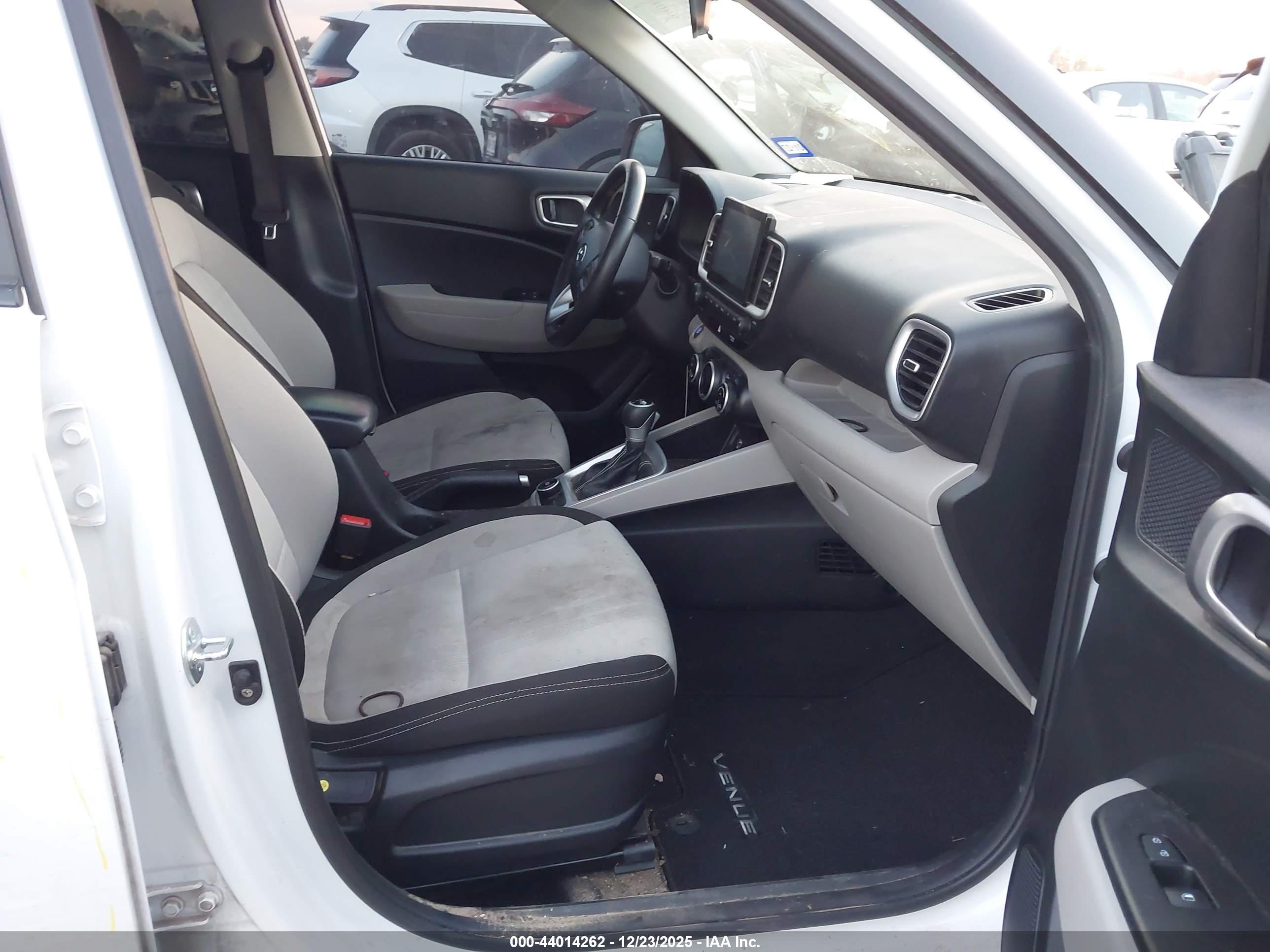 HYUNDAI VENUE image 5