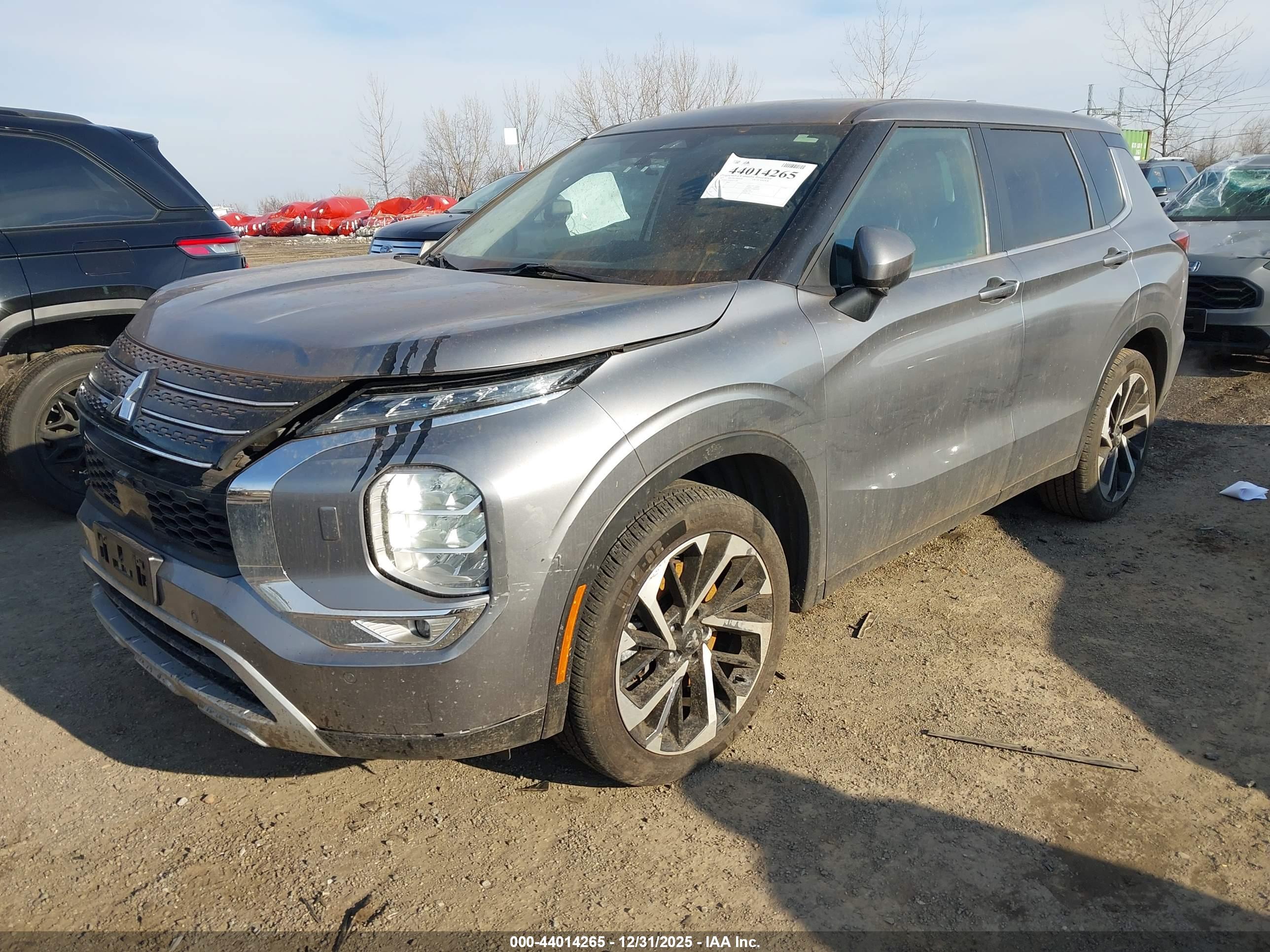 MITSUBISHI OUTLANDER image 2