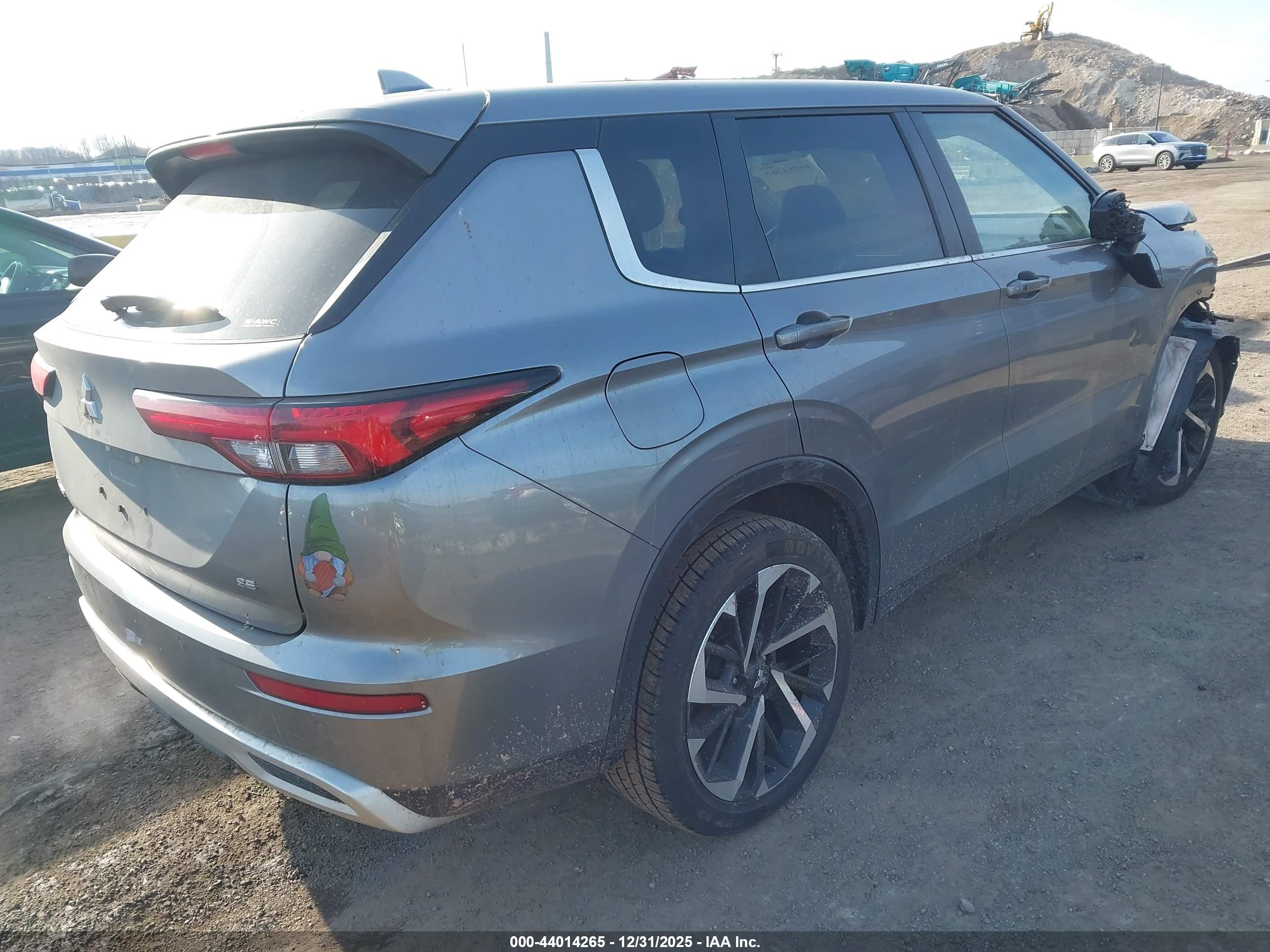 MITSUBISHI OUTLANDER image 4