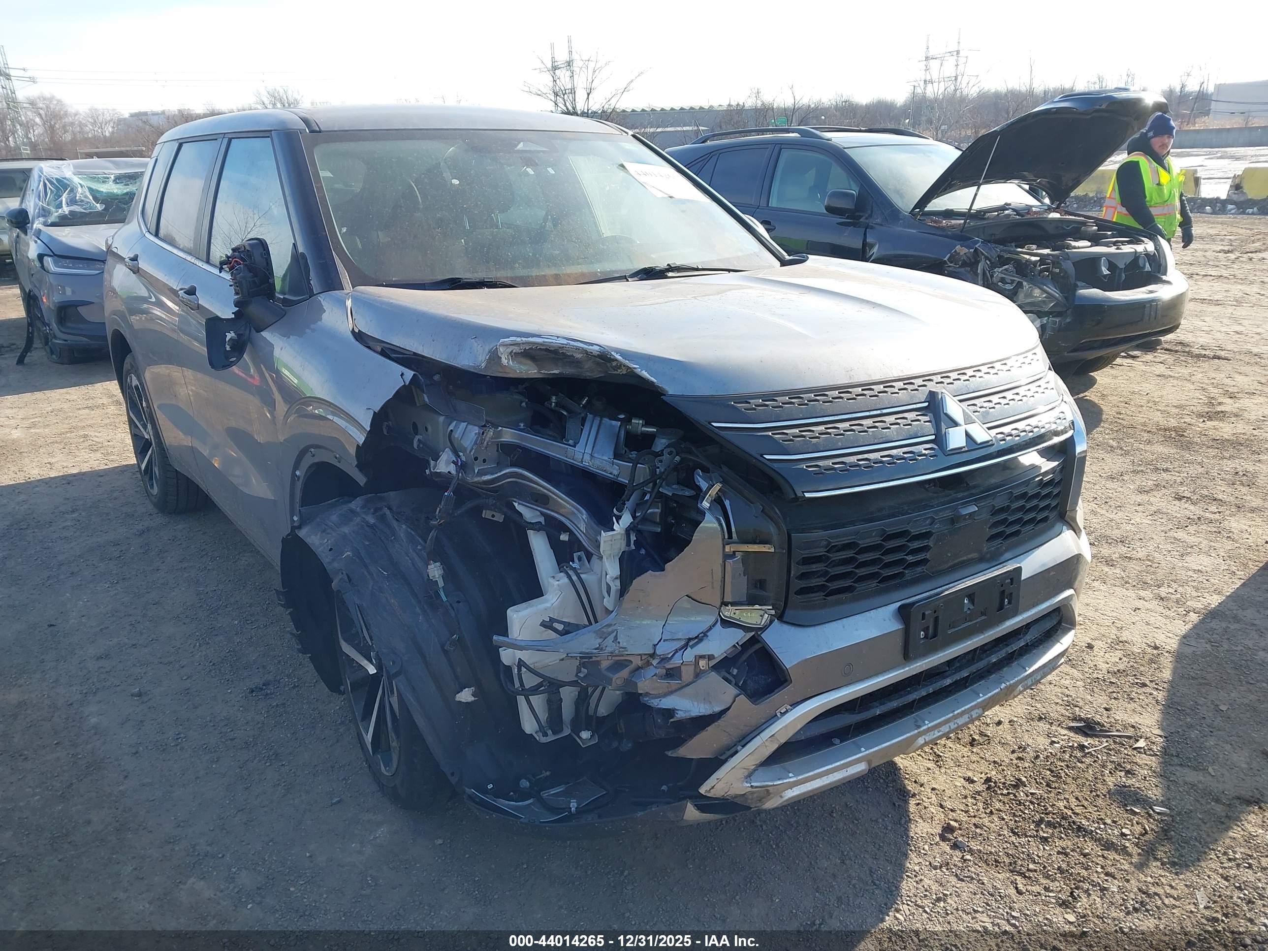 MITSUBISHI OUTLANDER image 6