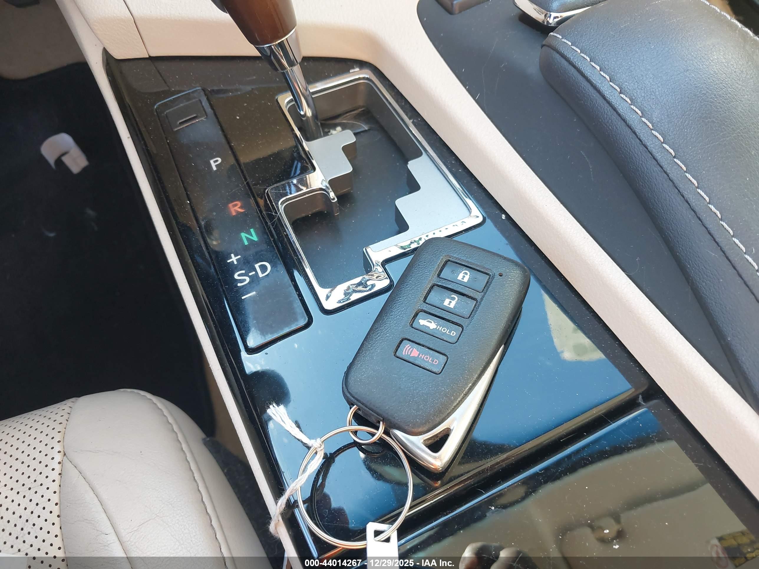 LEXUS ES image 11