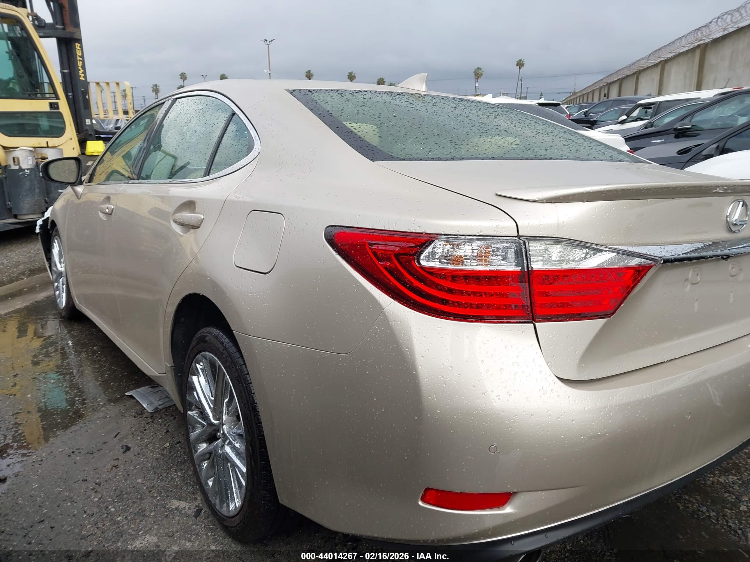LEXUS ES image 3