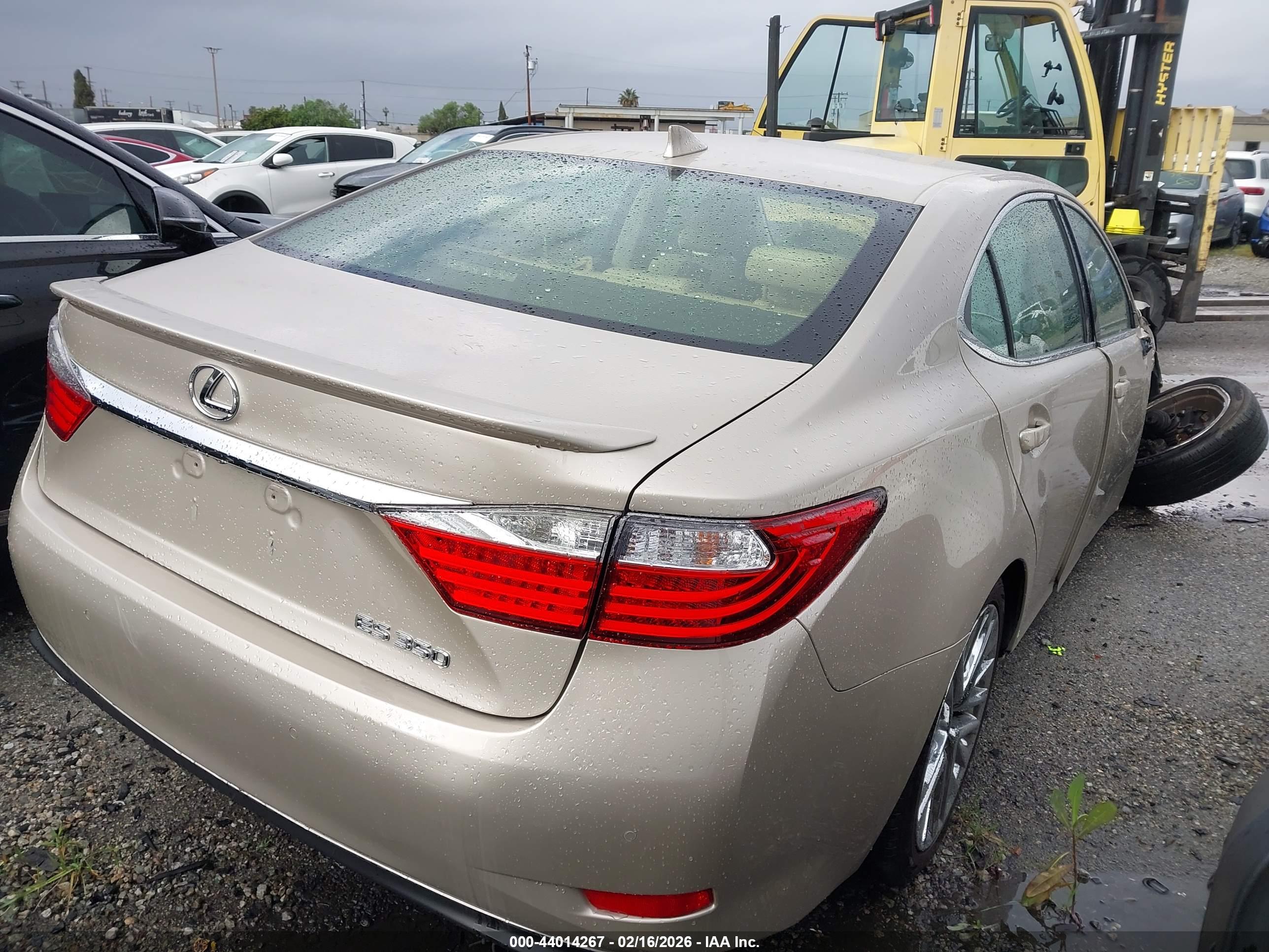 LEXUS ES image 4