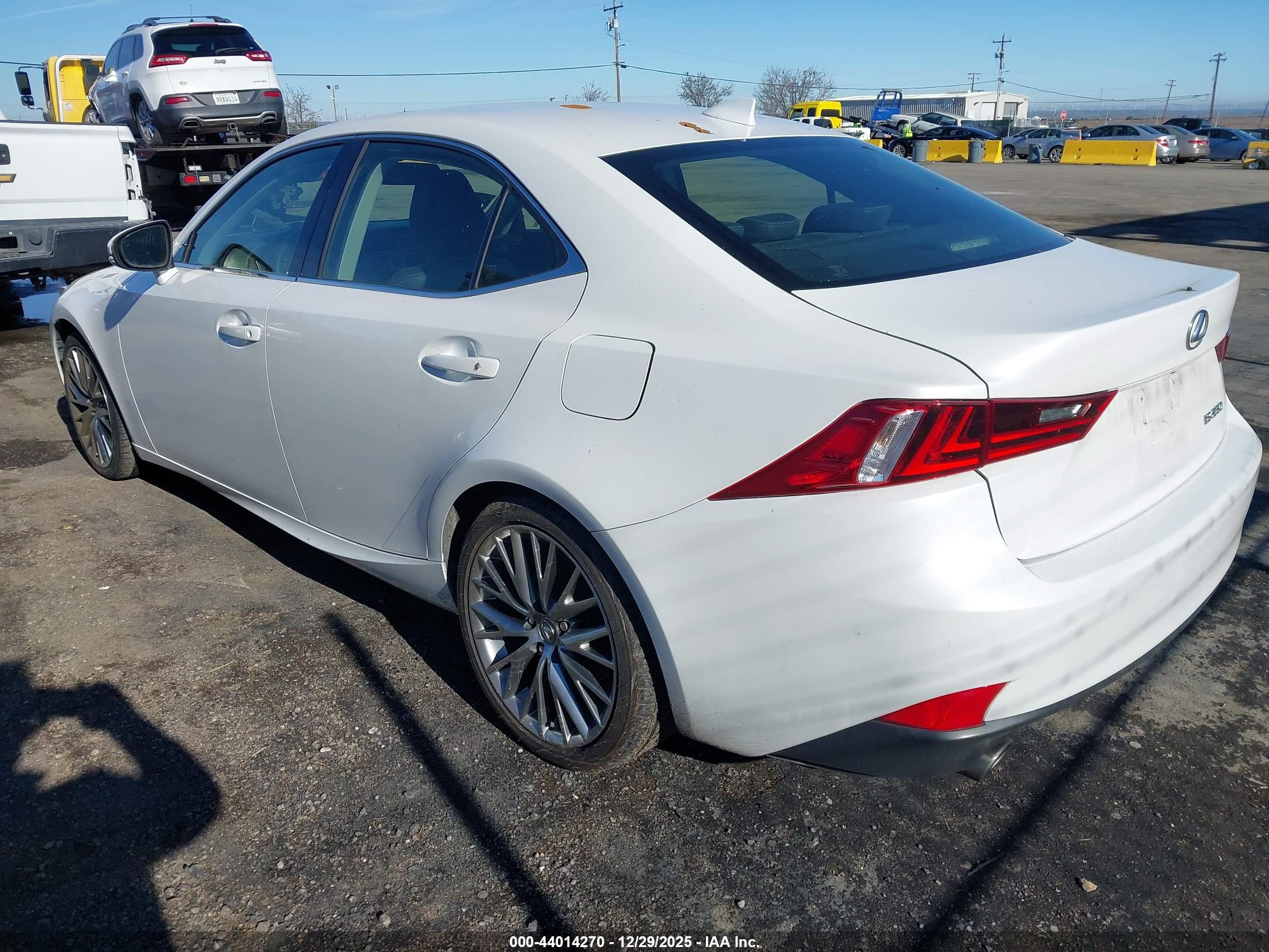 LEXUS IS image 3