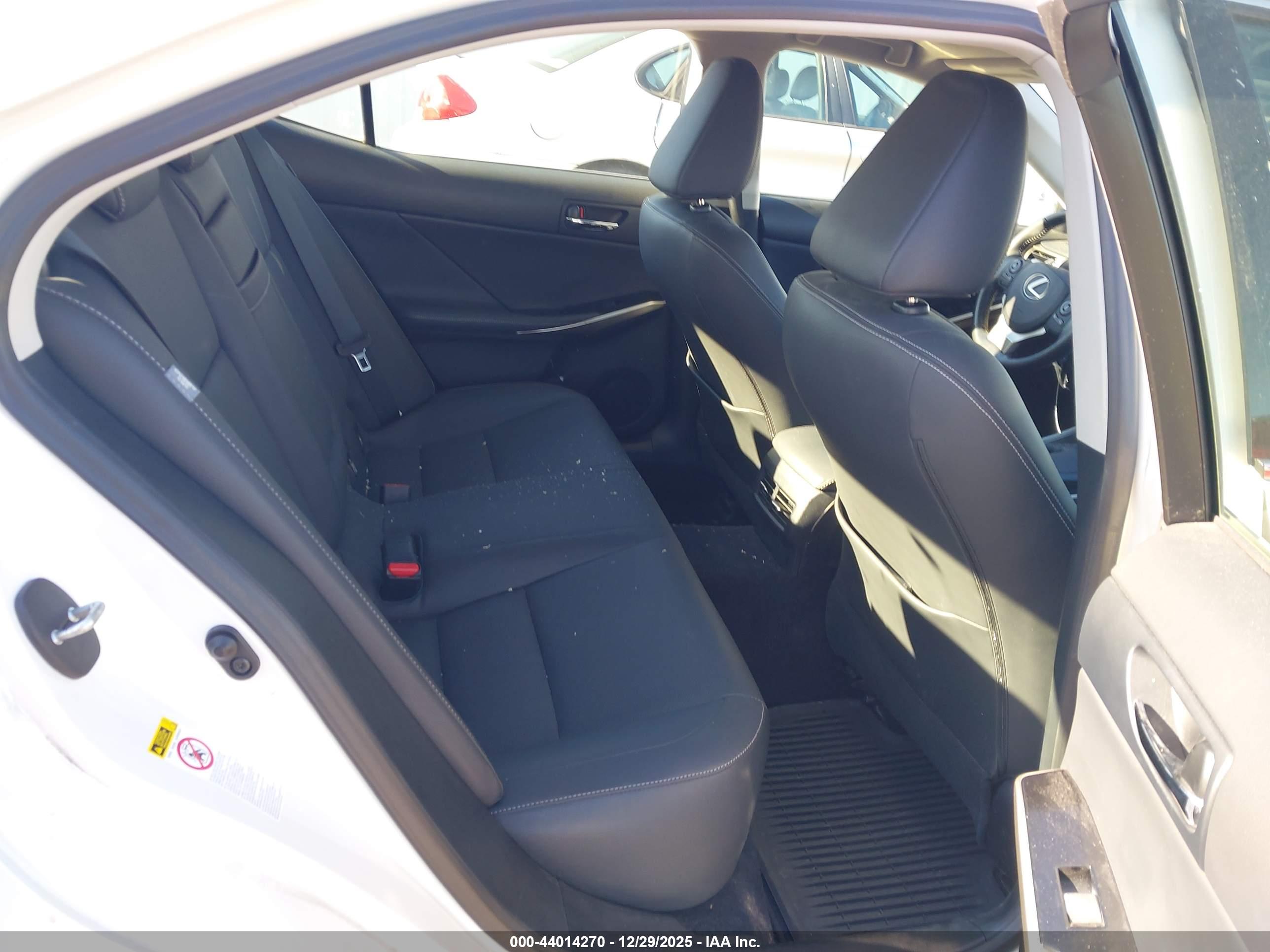LEXUS IS image 8