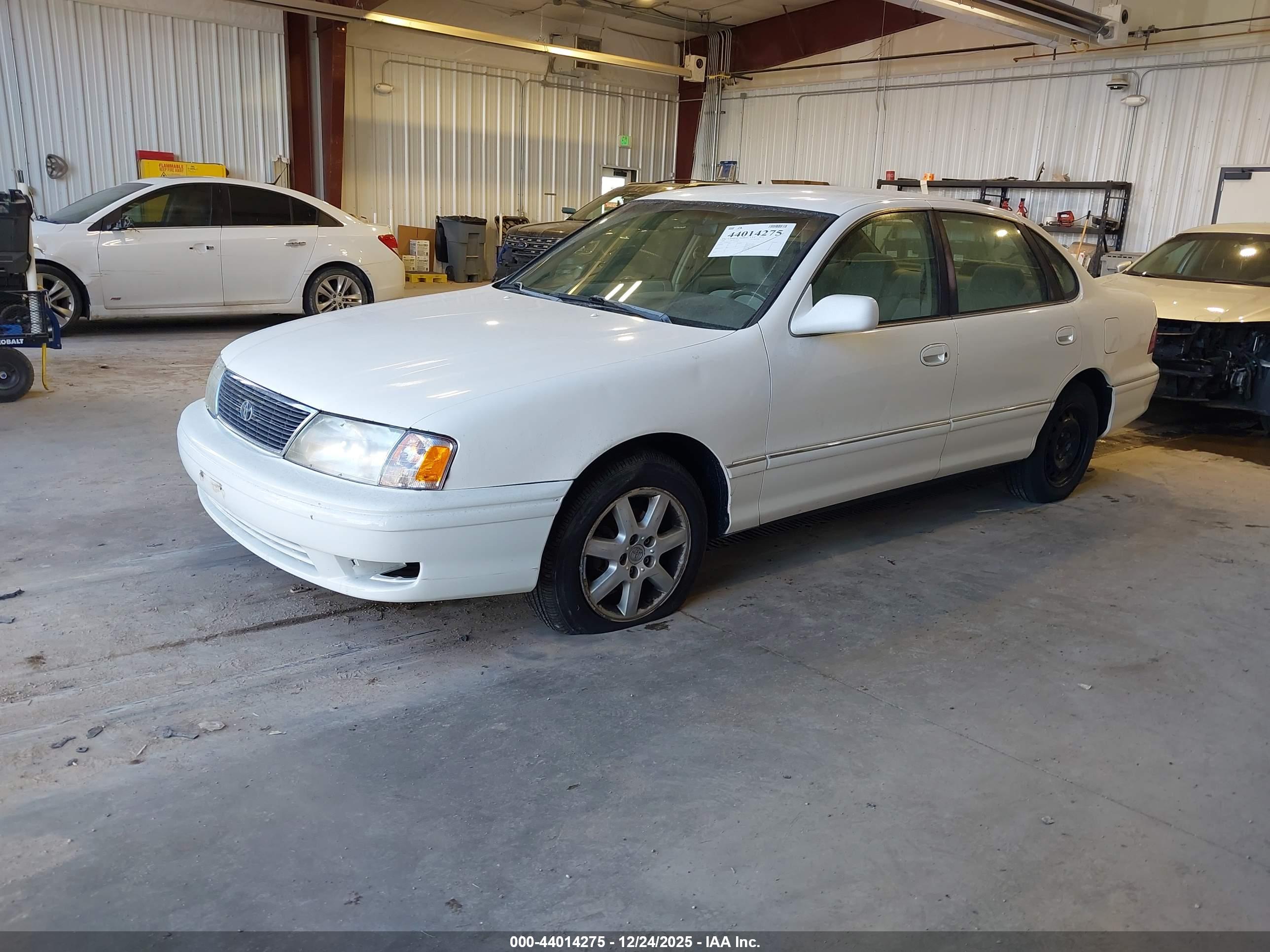 TOYOTA AVALON image 2