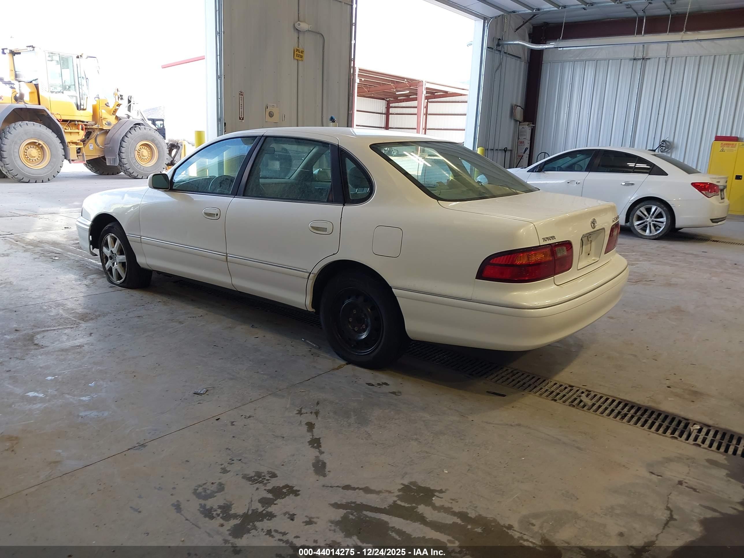 TOYOTA AVALON image 3
