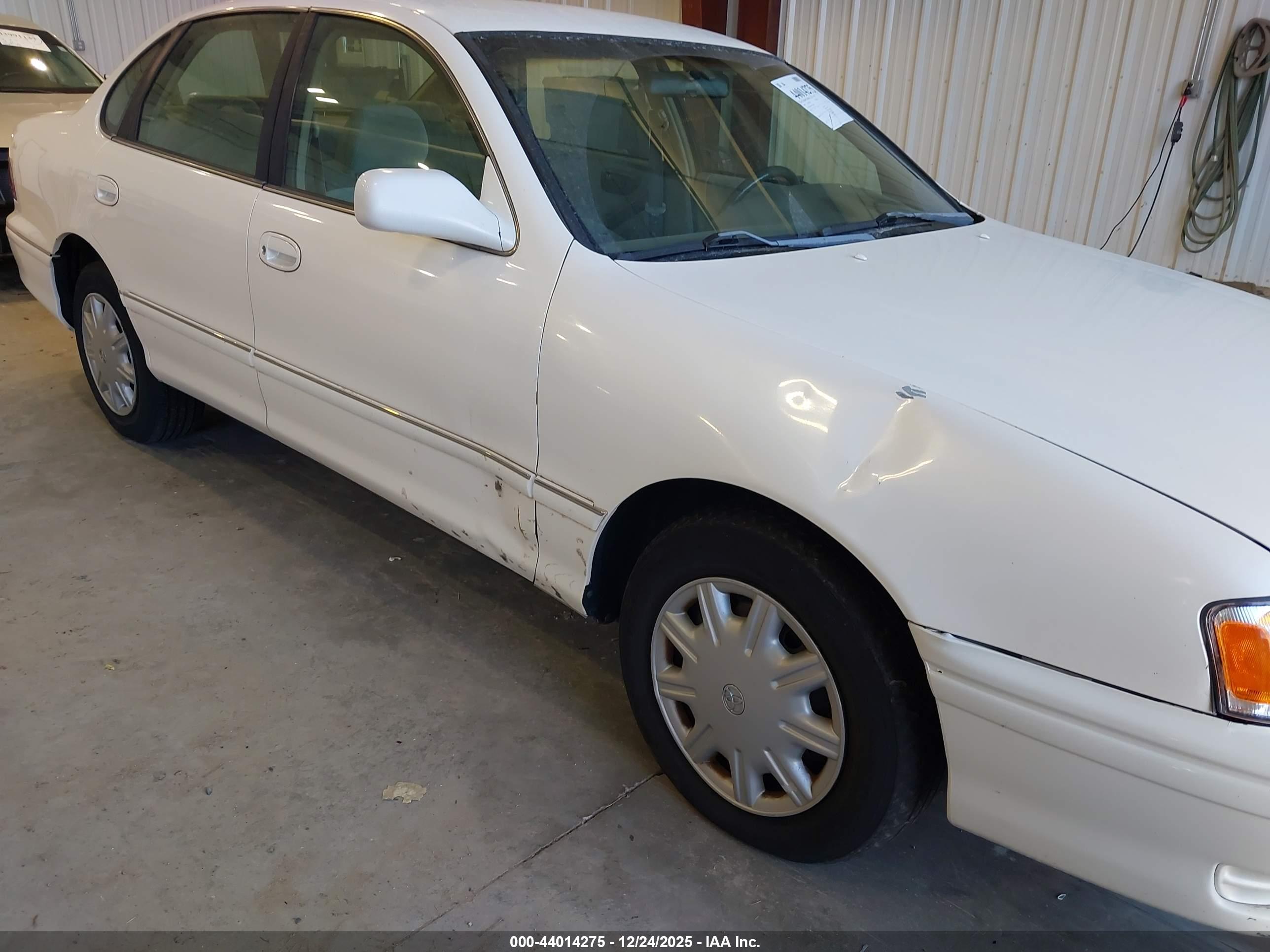 TOYOTA AVALON image 6