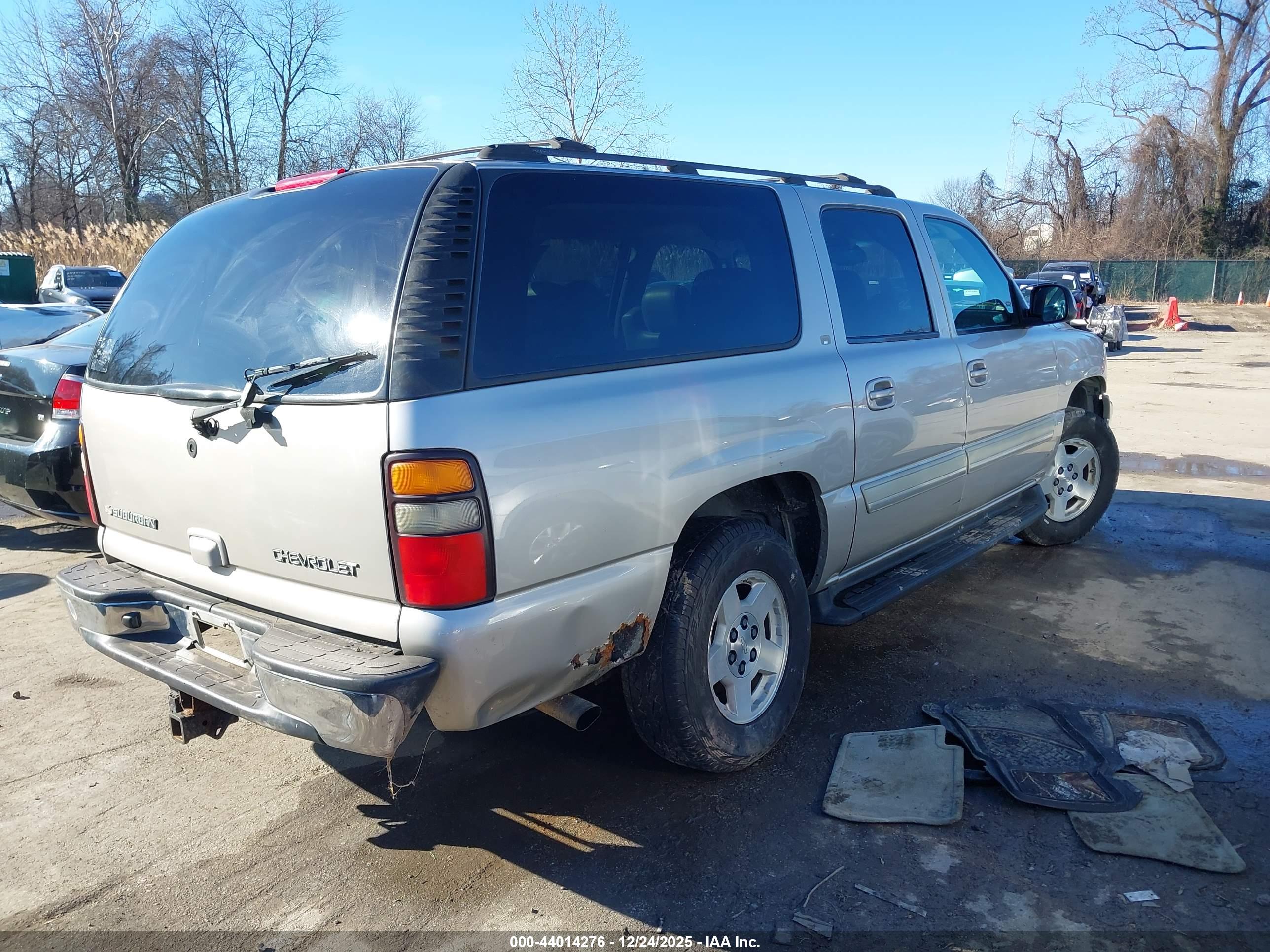 CHEVROLET SUBURBAN image 4