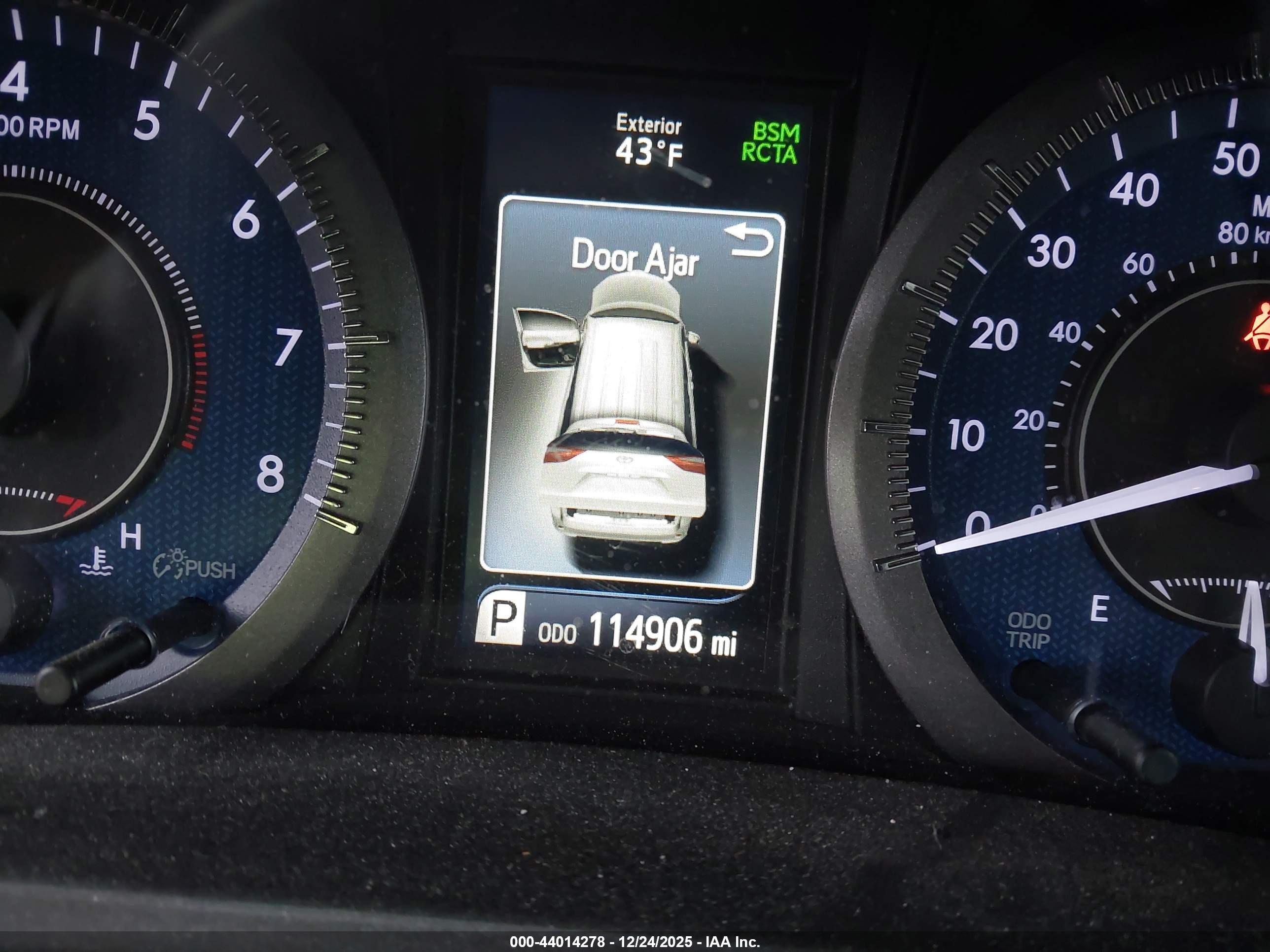 TOYOTA SIENNA image 7