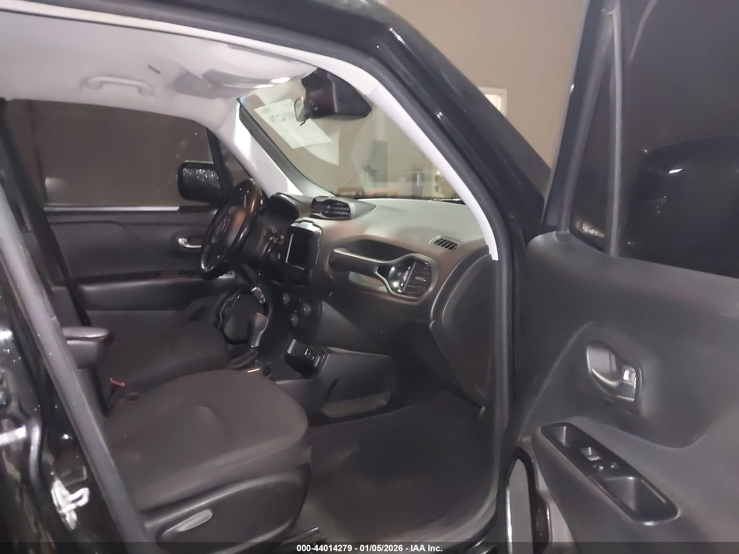 JEEP RENEGADE image 5