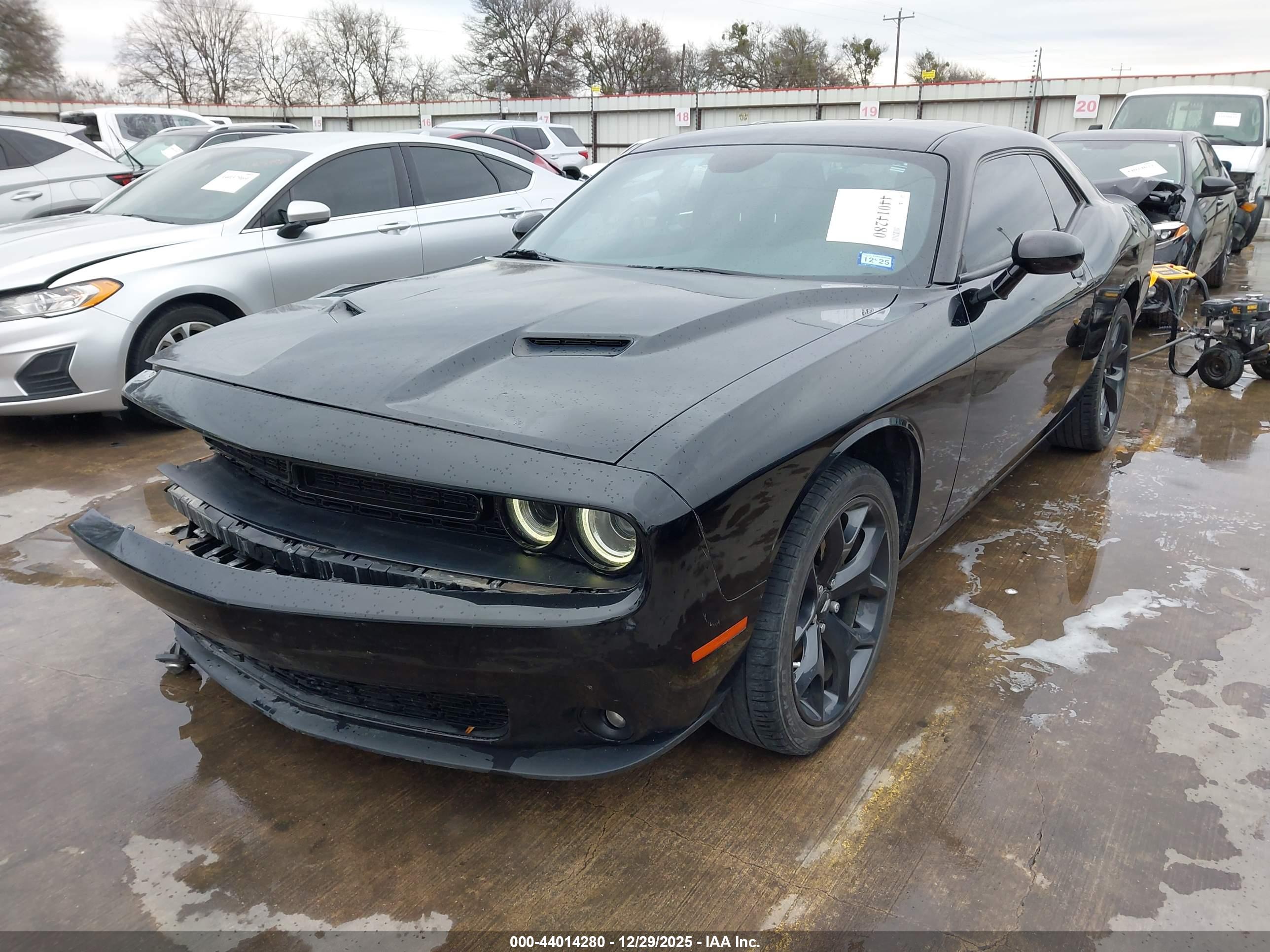 DODGE CHALLENGER image 2