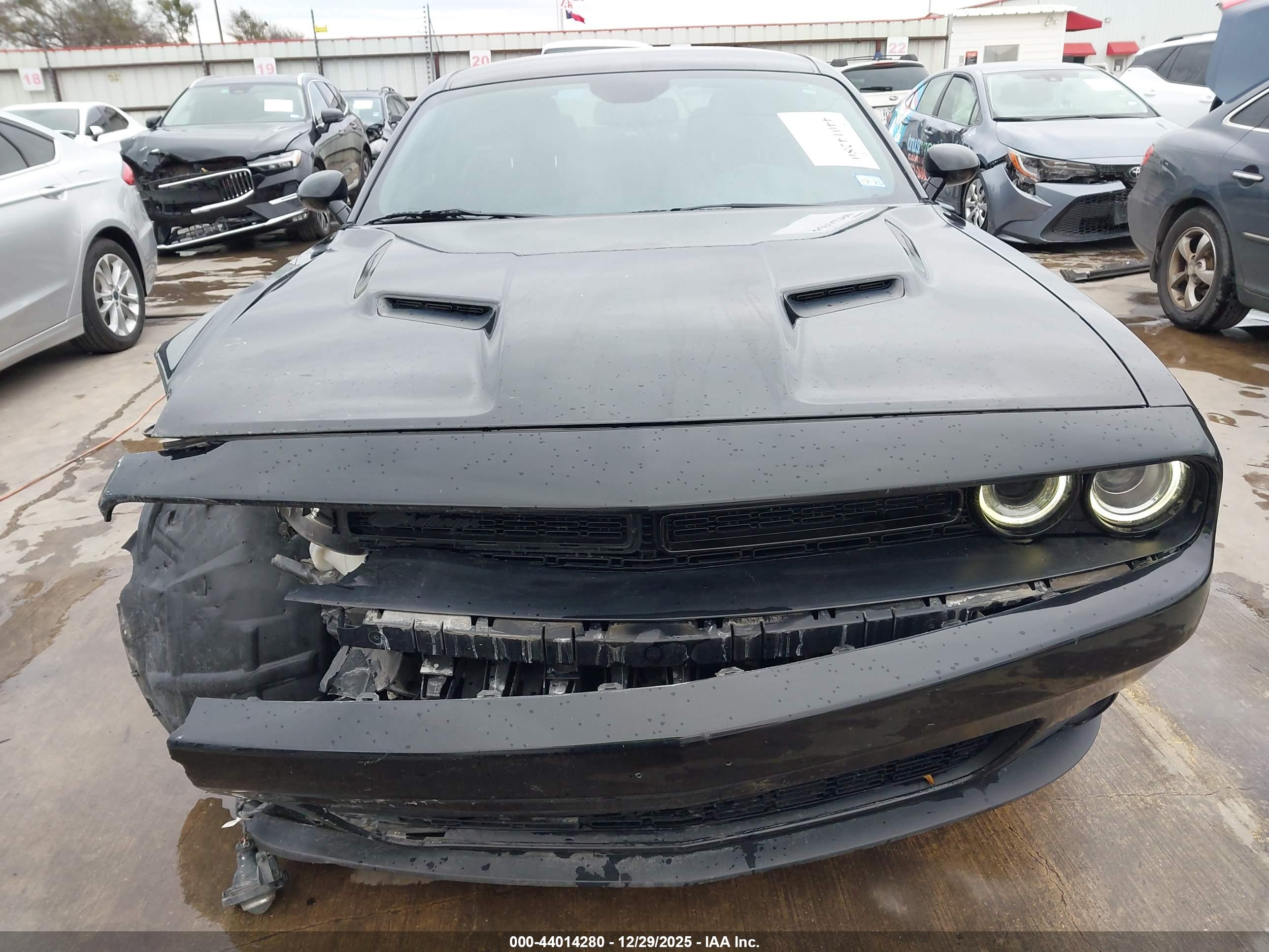 DODGE CHALLENGER image 6