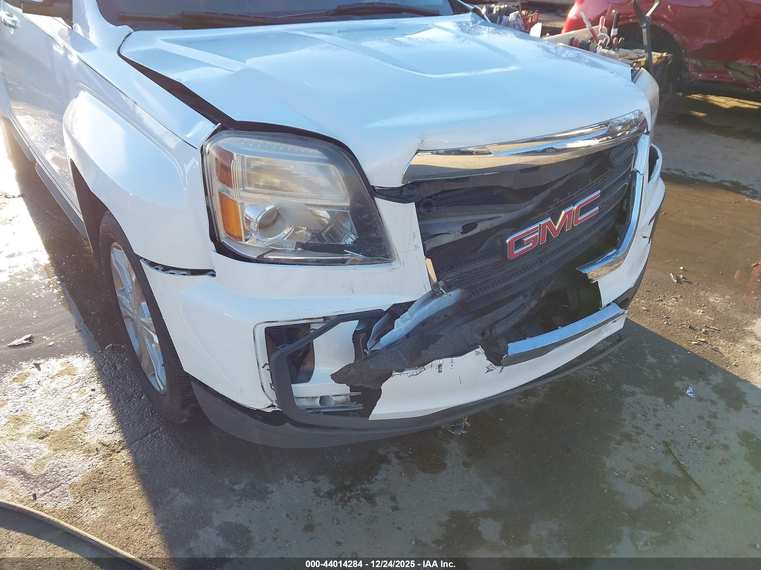 GMC TERRAIN image 6
