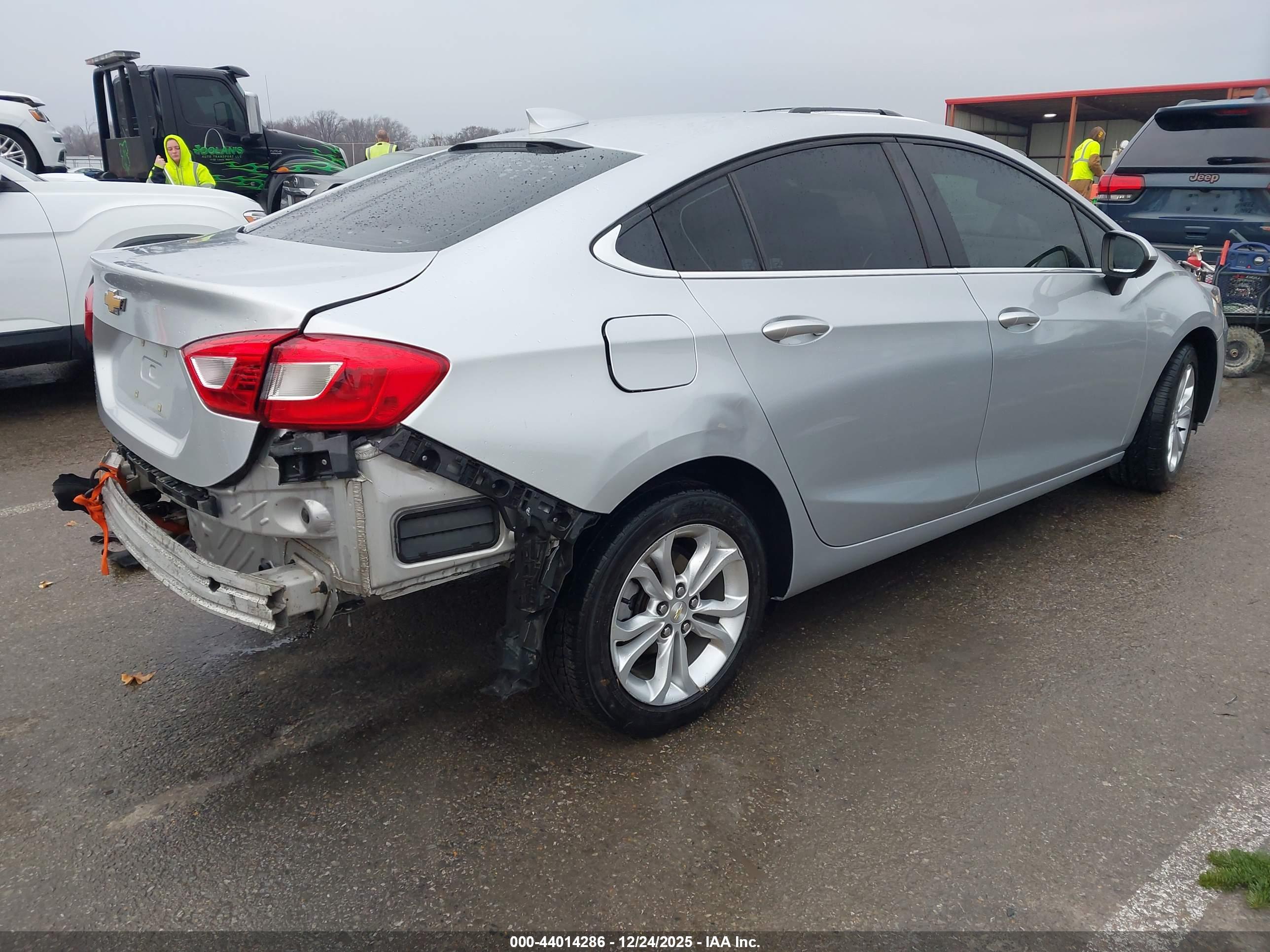 CHEVROLET CRUZE image 4