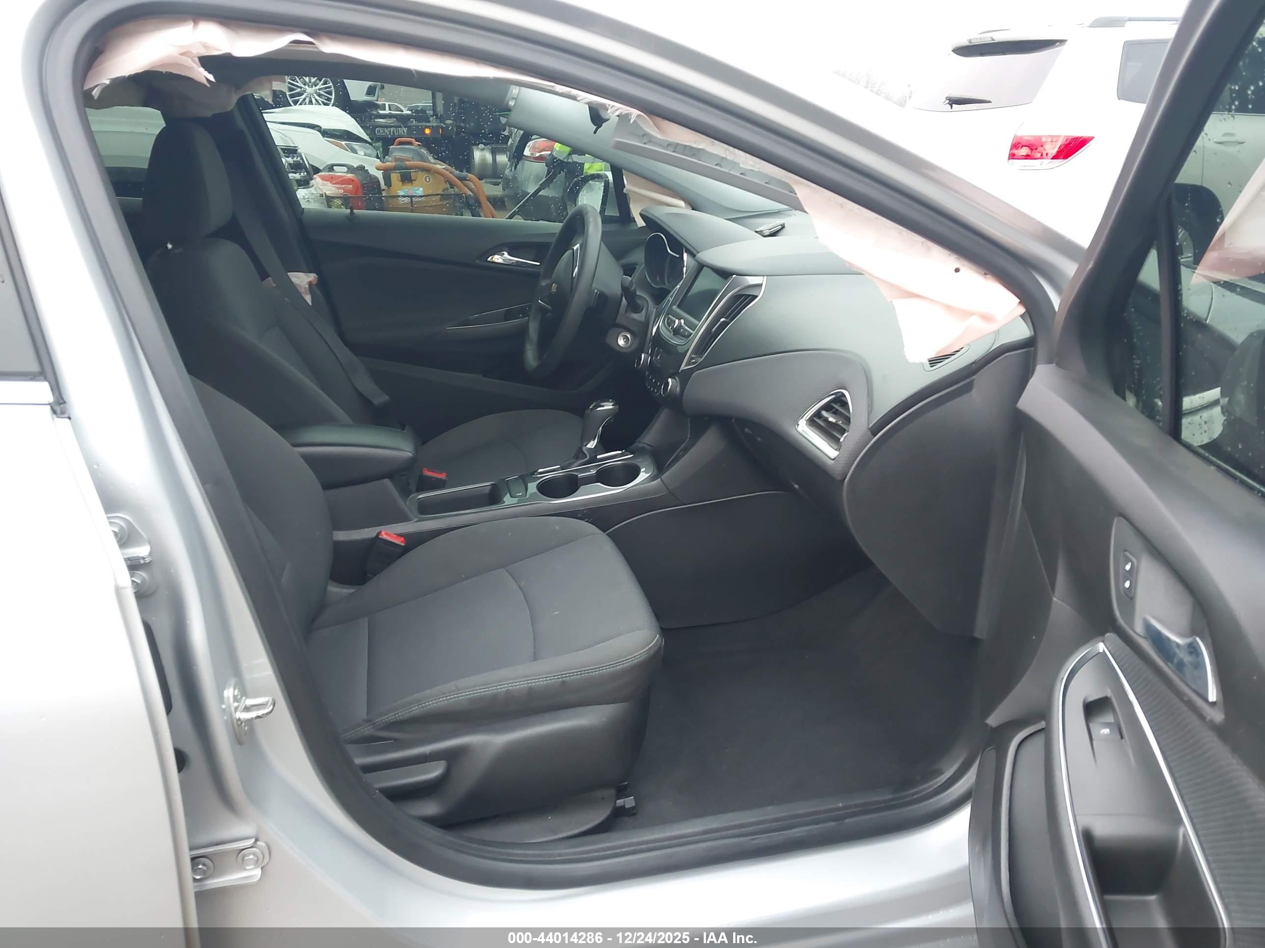 CHEVROLET CRUZE image 5