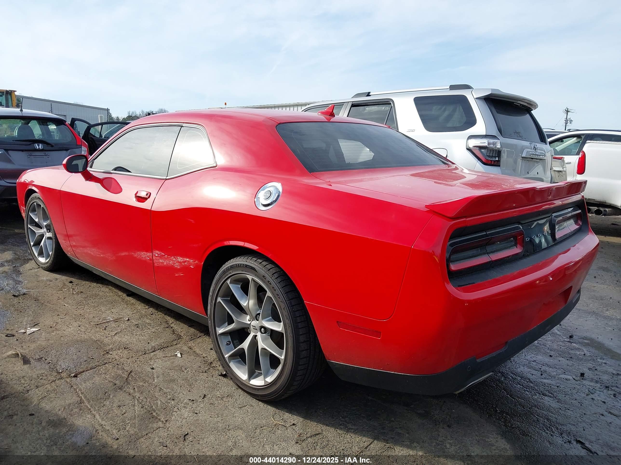 DODGE CHALLENGER image 3