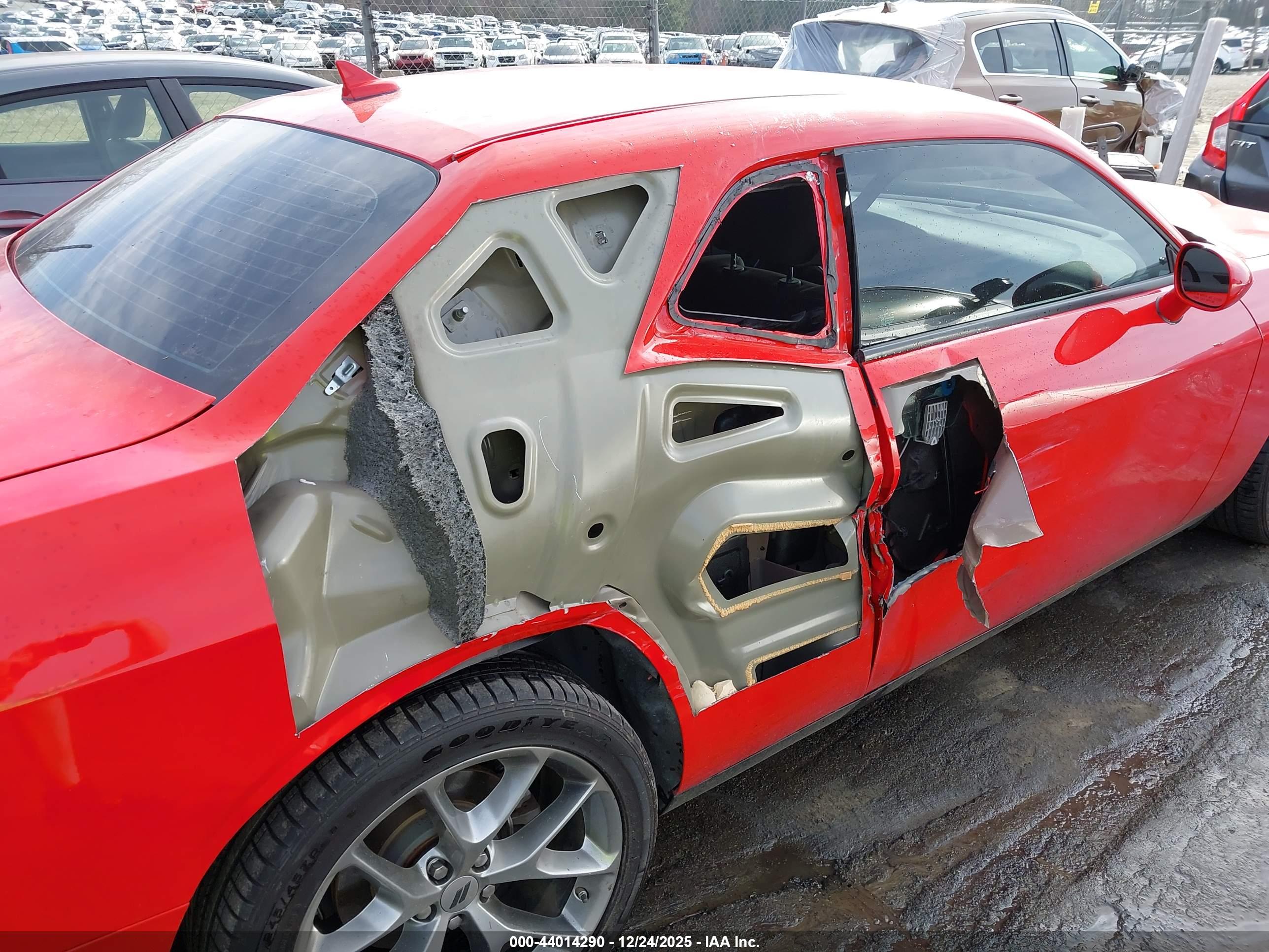 DODGE CHALLENGER image 6