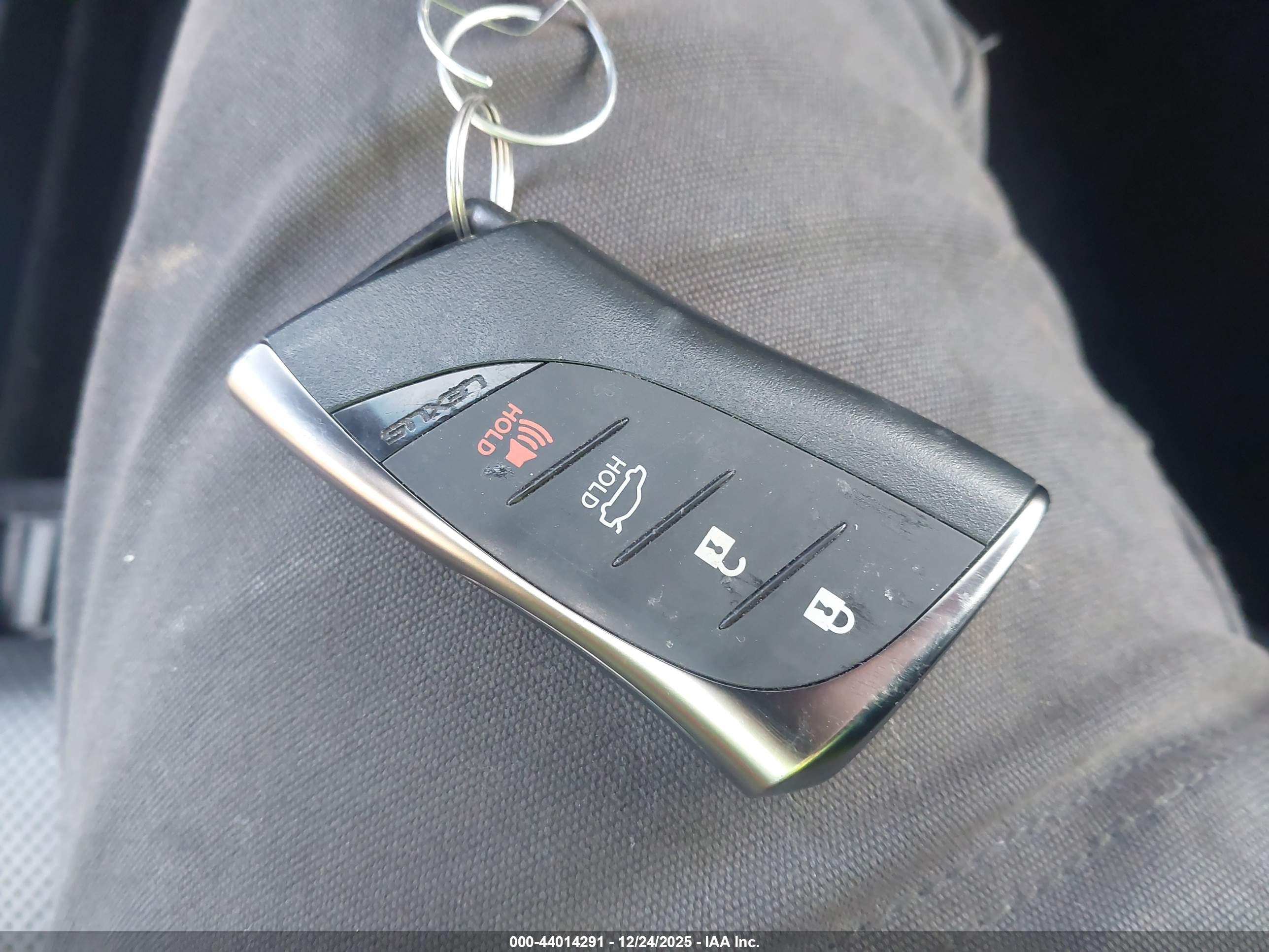 LEXUS ES image 11