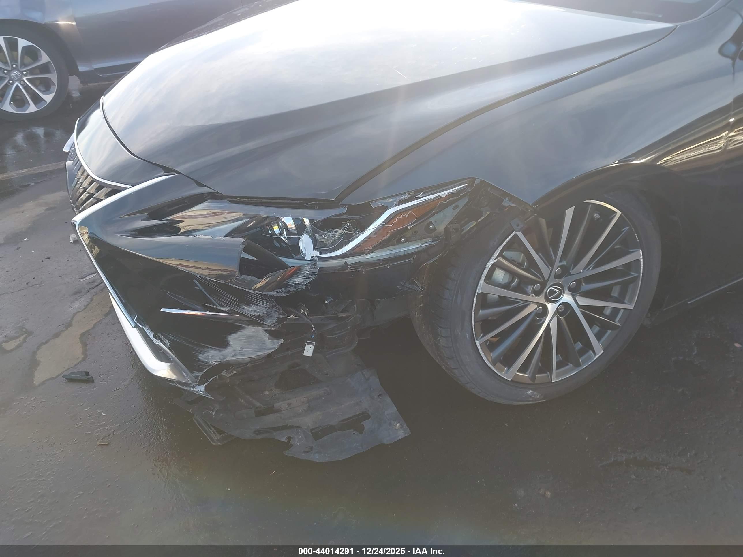LEXUS ES image 6