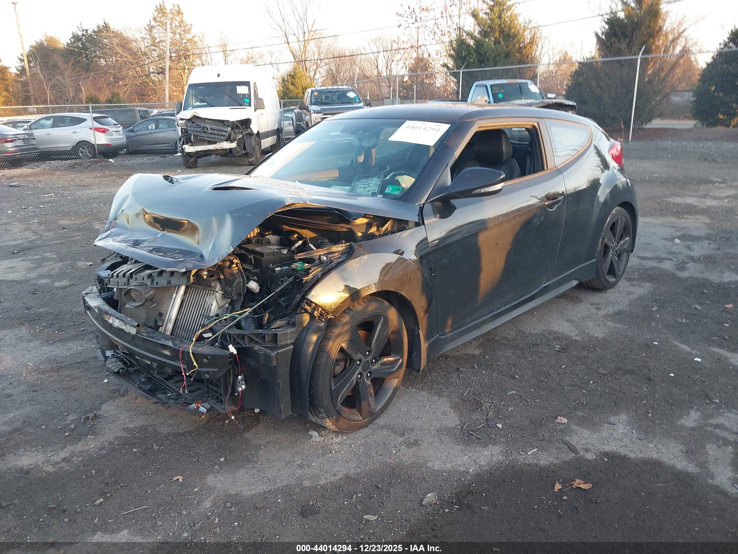HYUNDAI VELOSTER image 2