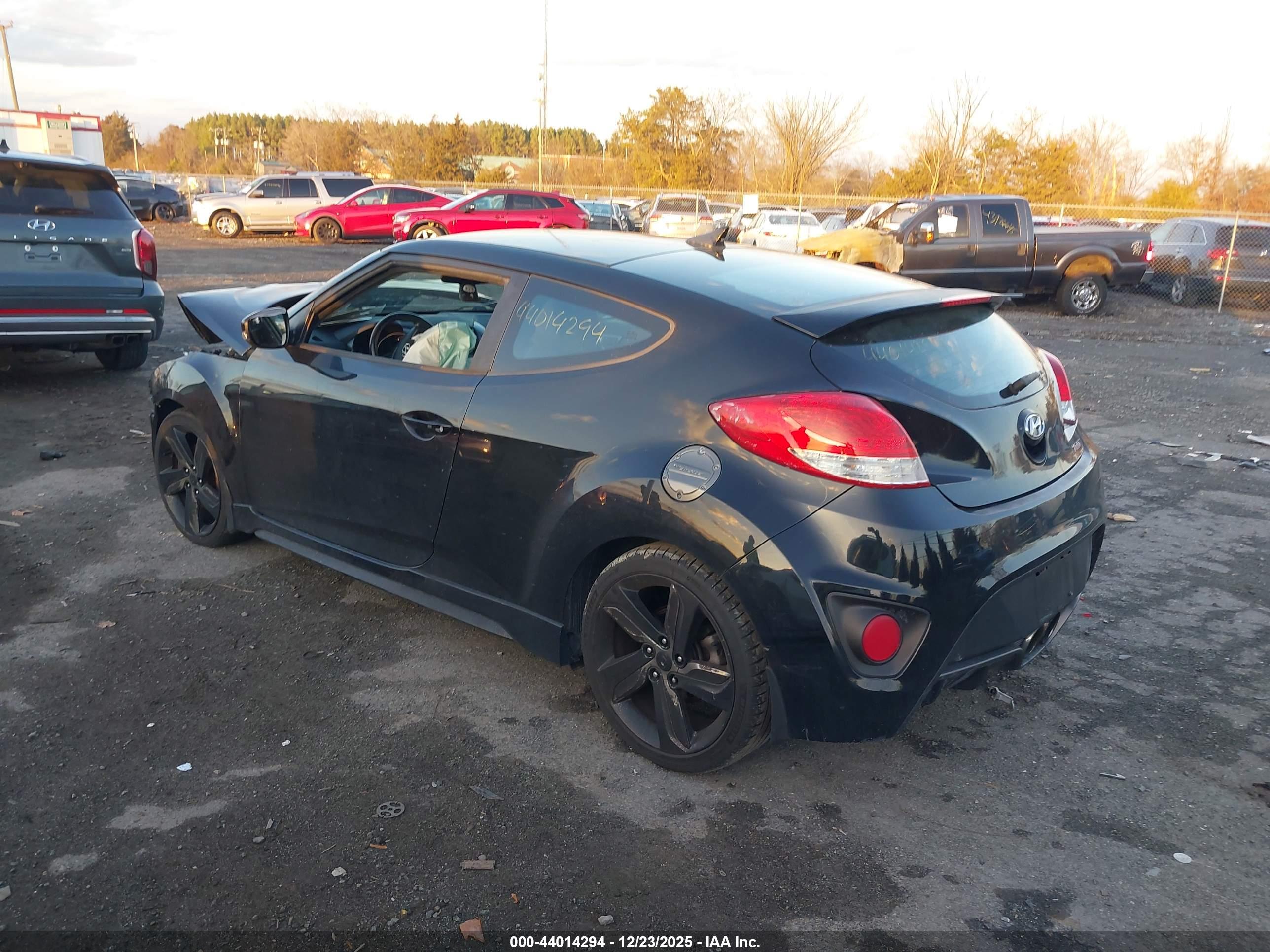 HYUNDAI VELOSTER image 3