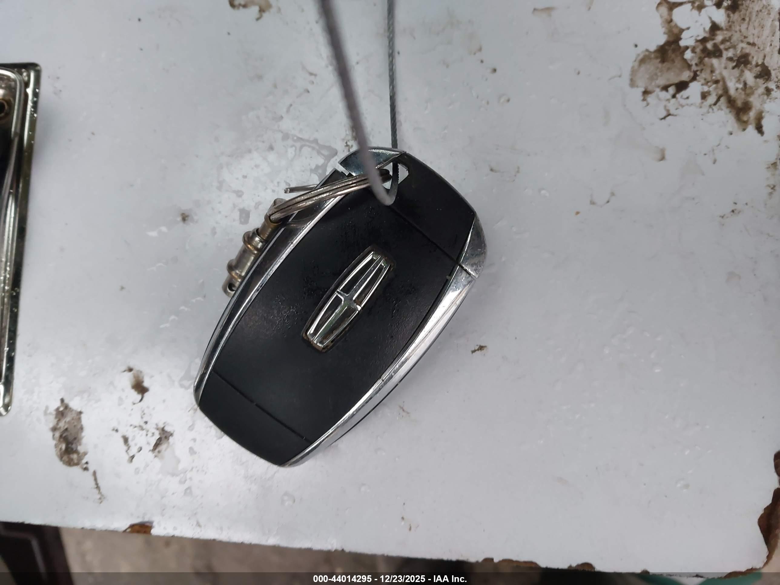 LINCOLN MKC image 11