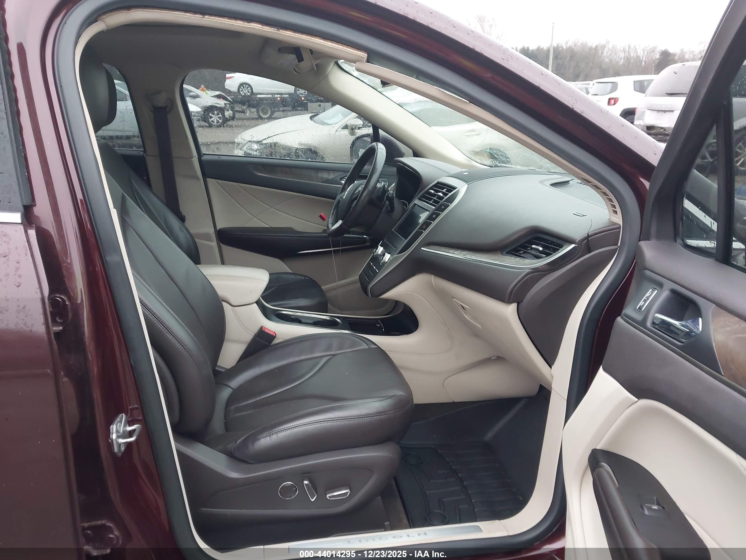 LINCOLN MKC image 5